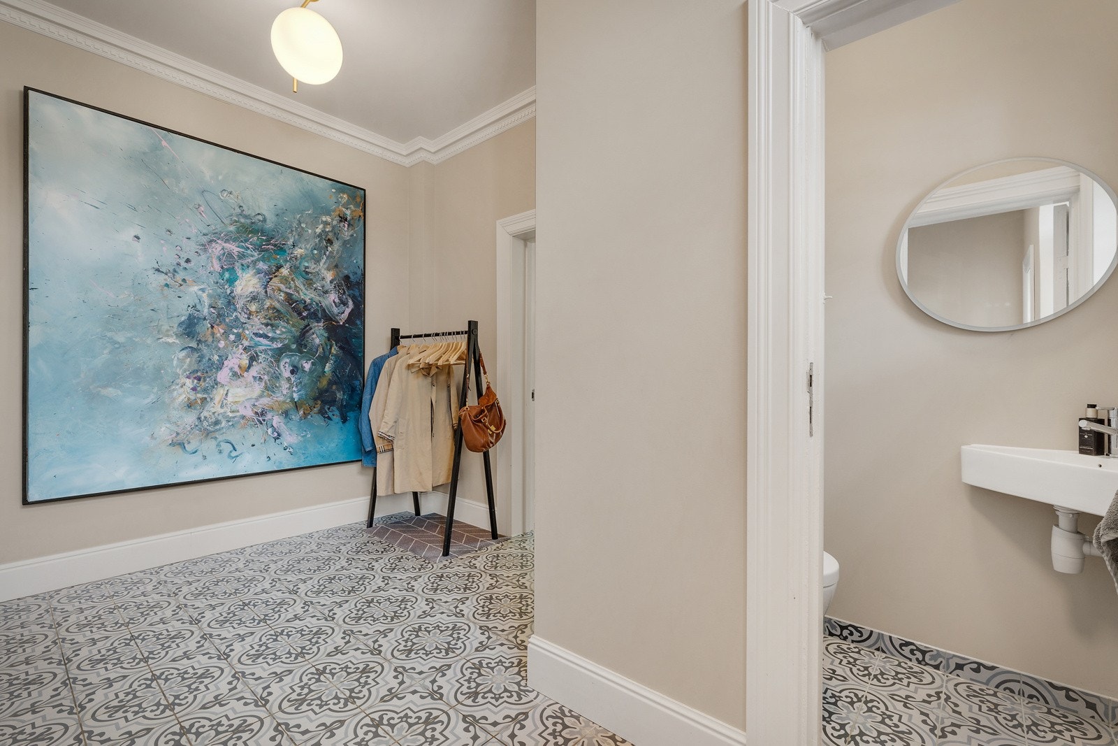 Entré rommer også et praktisk gjestetoalett. Galleribilde