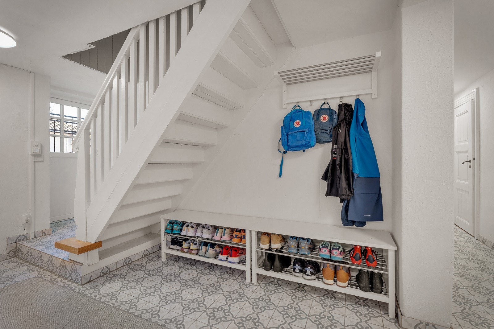 Kjelleretasjen inneholder, vaskerom, soverom, trimrom på 25 kvadratmeter, flere boder og tekniske rom. Galleribilde