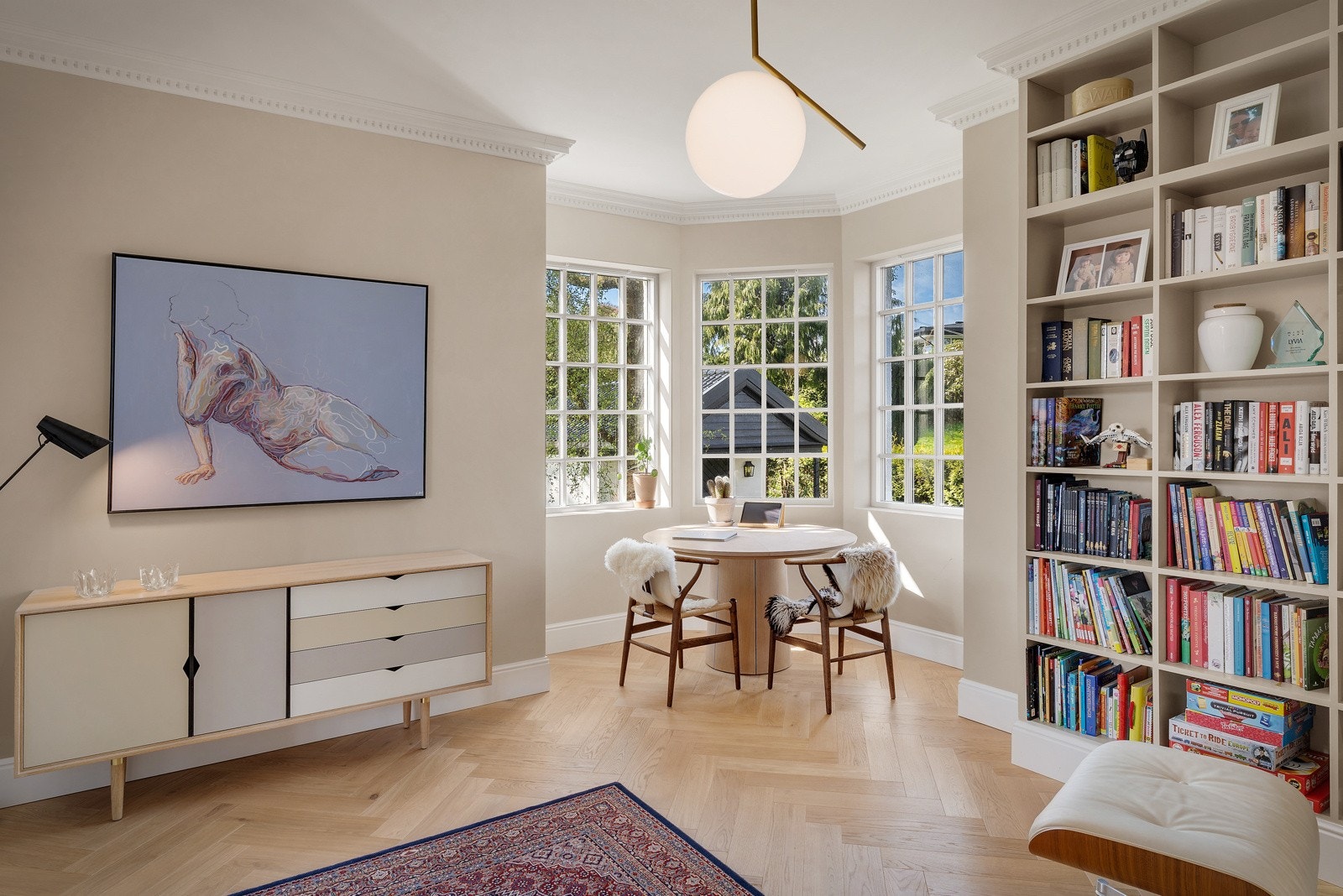 Dette er husets bibliotek. Galleribilde