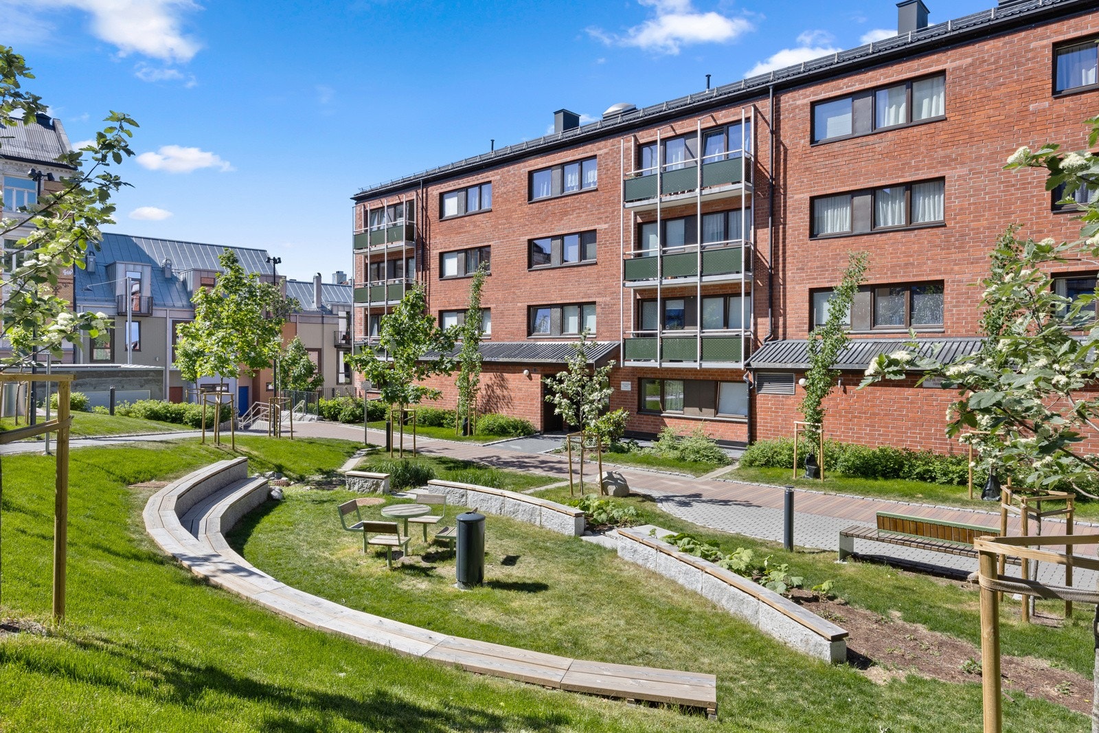 Borettslaget har en flott opparbeidet bakgård. Galleribilde