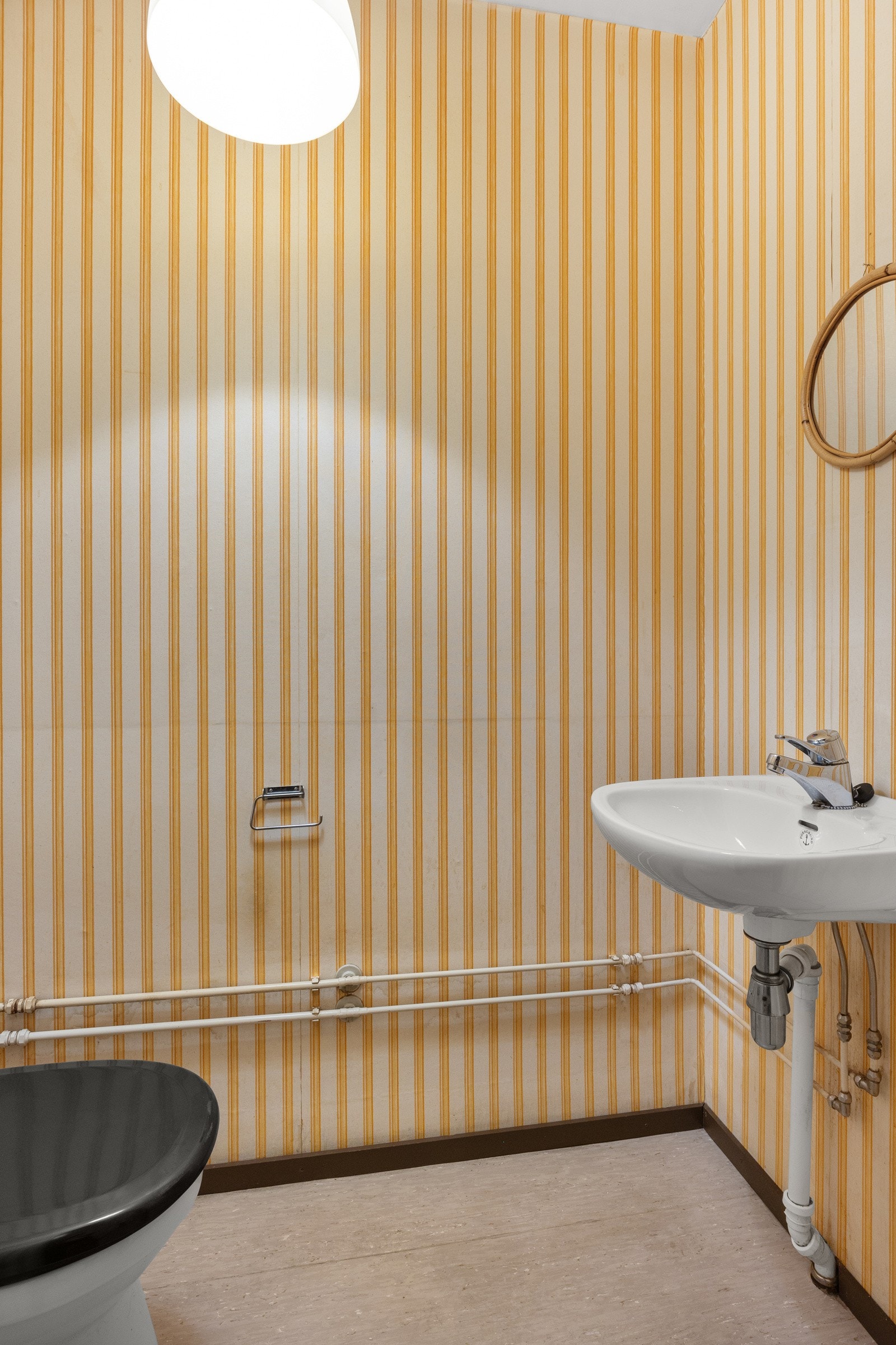 Praktisk toalettrom med inngang fra entré. Galleribilde