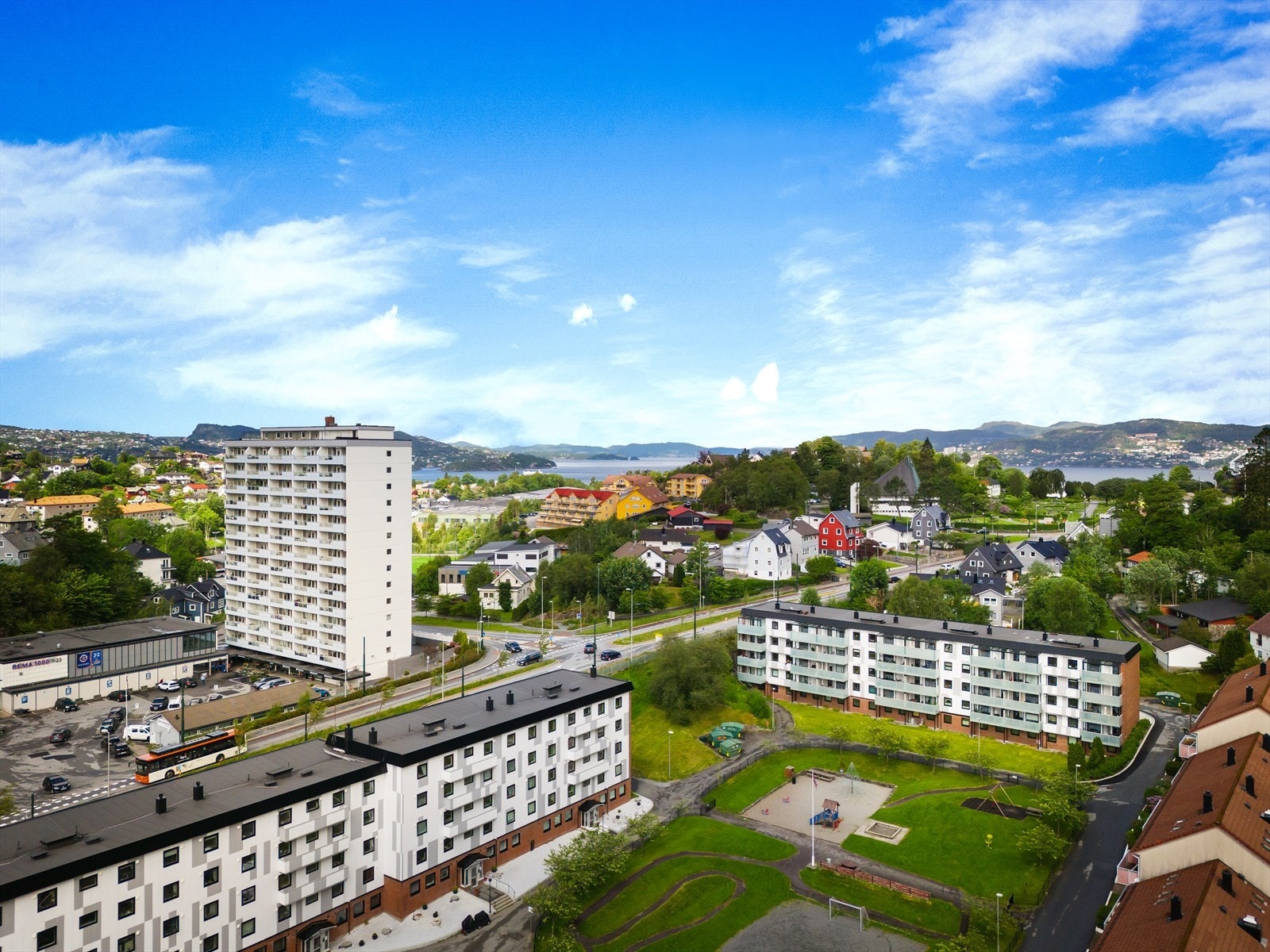 Kort vei til Laksevåg Senter, Sjøkrigsskolen, Vestkanten Storsenter og Haakonsvern Galleribilde