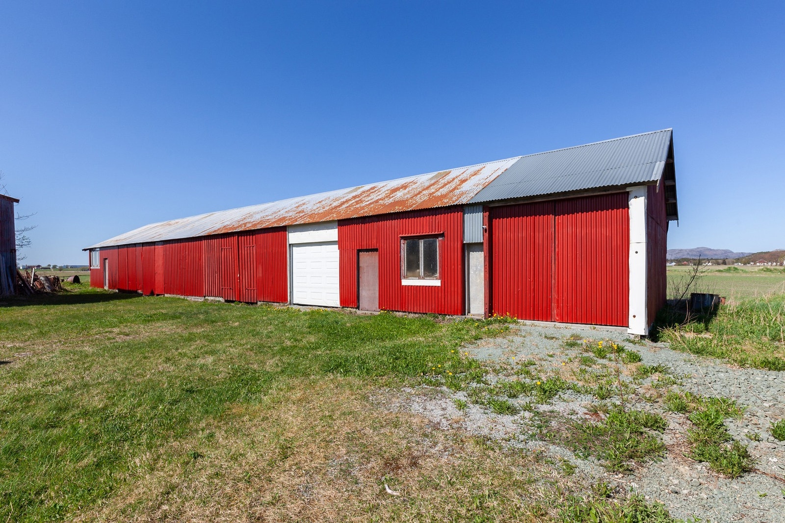 Redskapshus/garasje er på 265 kvm Galleribilde