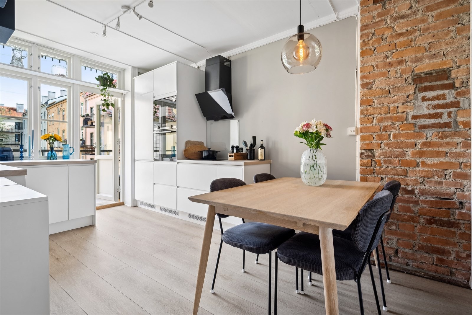 Plass til spisebord på kjøkken. Galleribilde