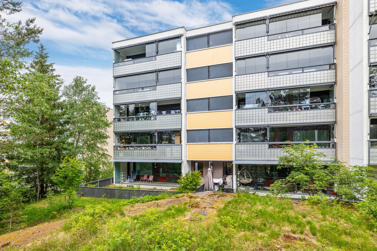 Borettslaget ligger sentralt, men skjermet til på Romås Galleribilde
