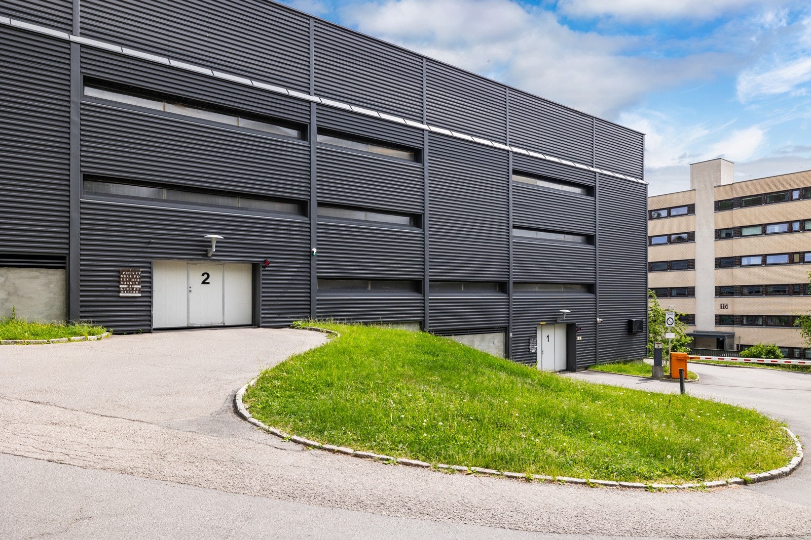 Det medfølger en biloppstillingsplass i felles garasjeanlegg. Galleribilde