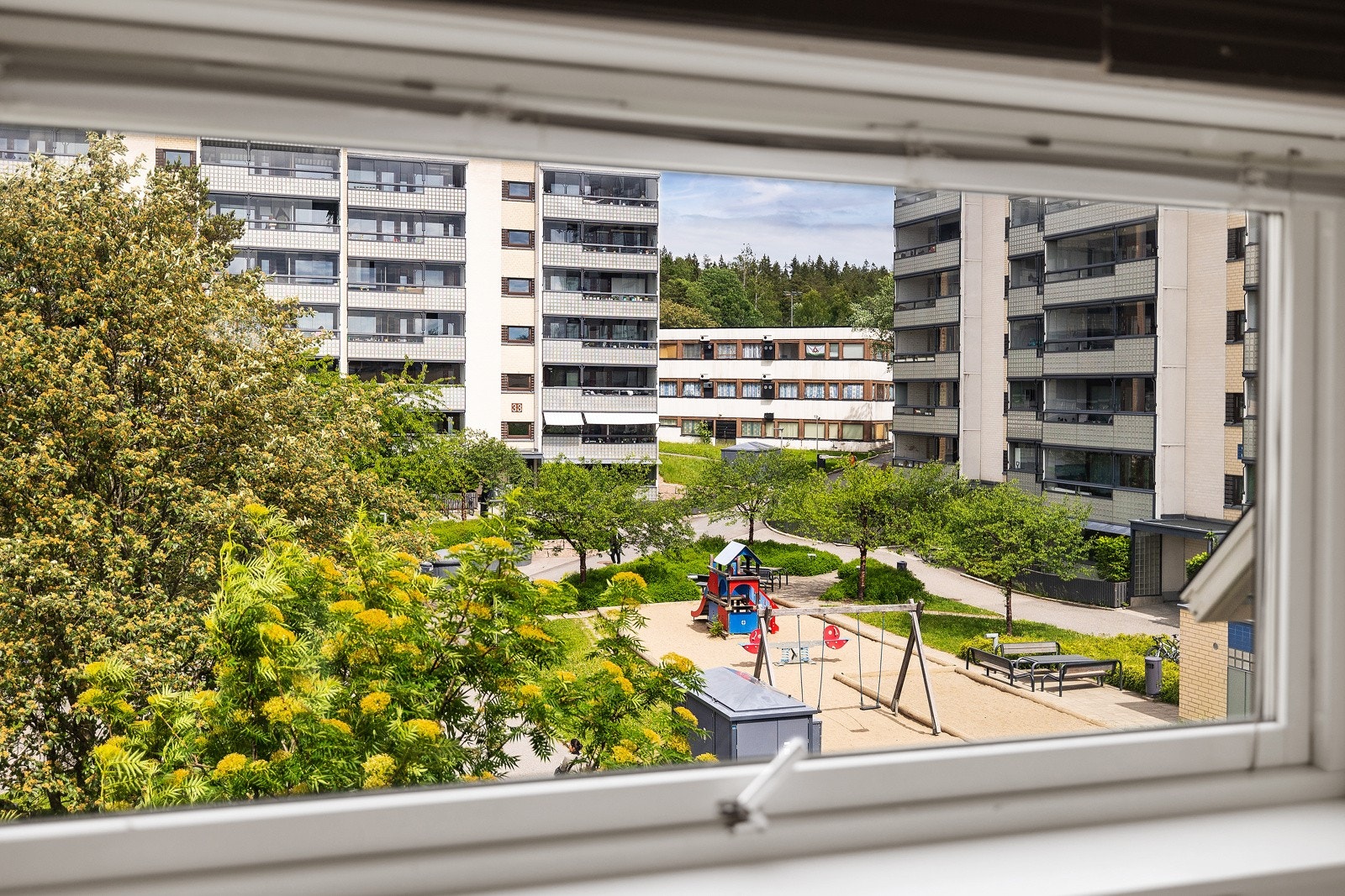 Utsikt fra soverommet til fellesarealene som er fint egnet til de minste Galleribilde