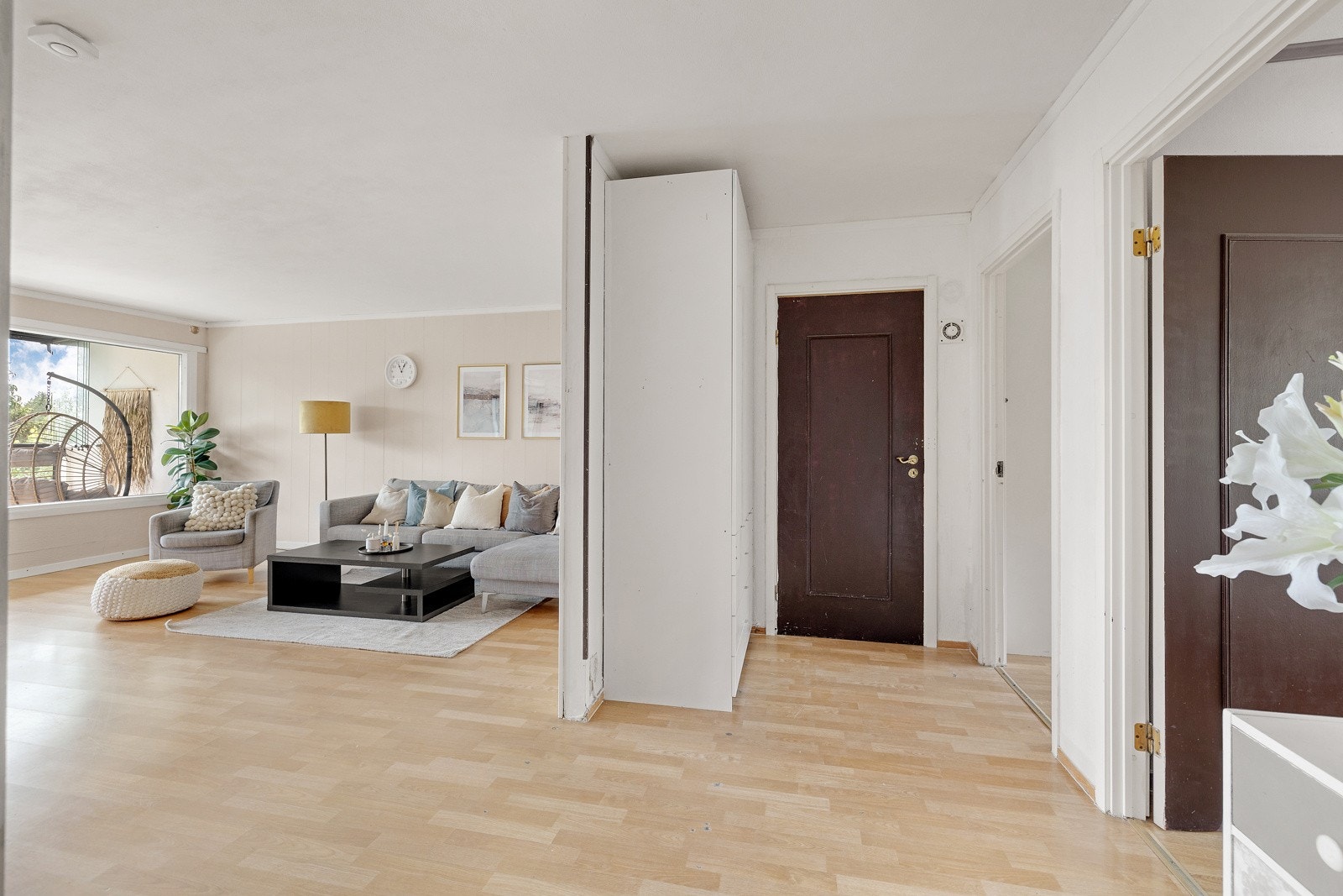 Det er god plass til garderobeløsning ved både inngang til leilighet og bod Galleribilde