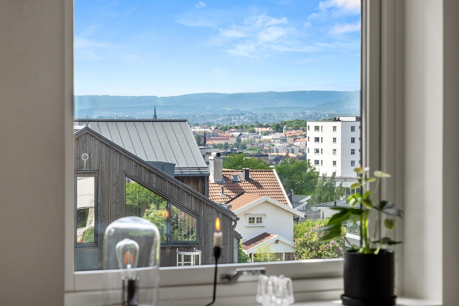 Flott utsikt fra stuevinduet. Galleribilde