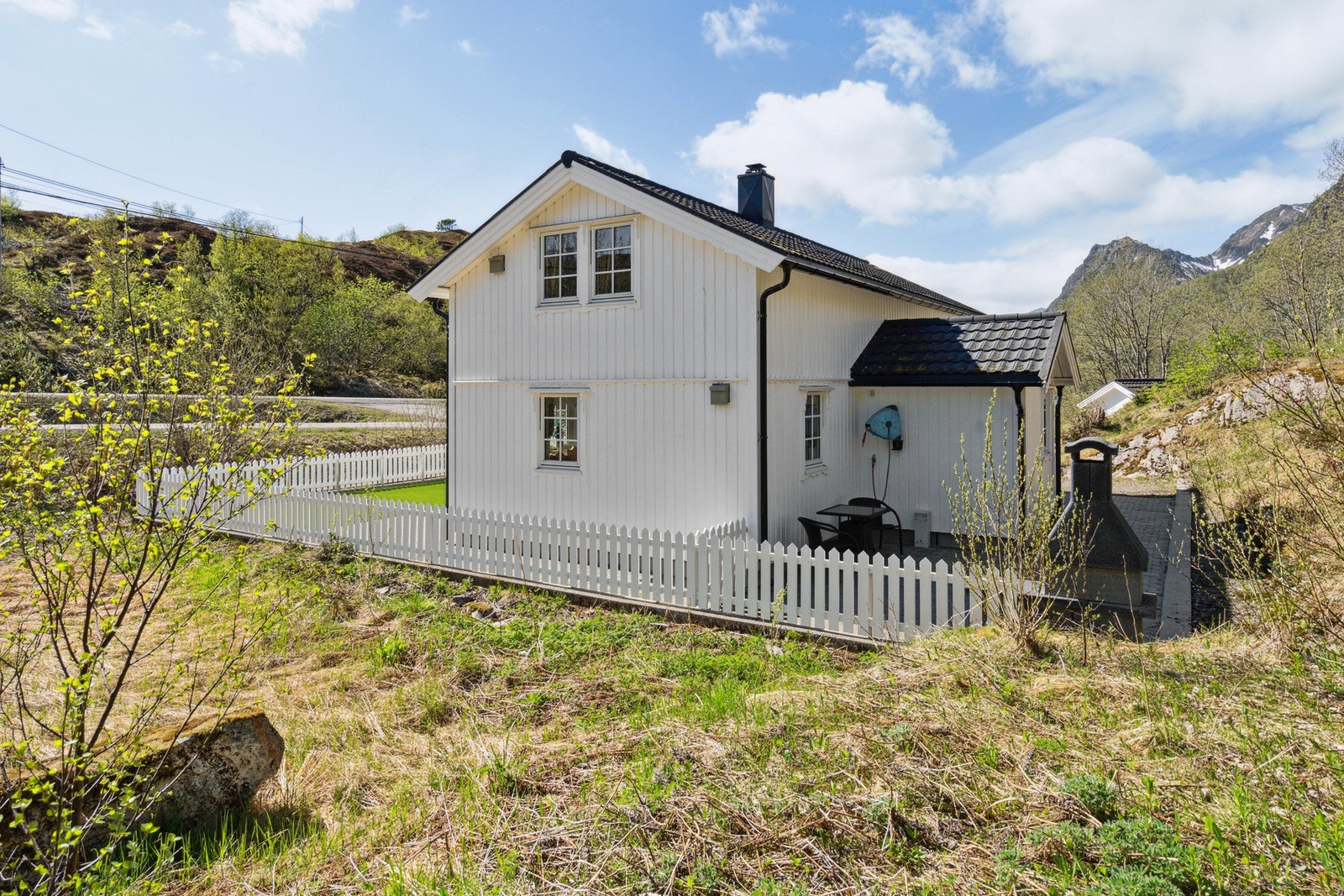 Til høyre ser du inngangspartiet Galleribilde