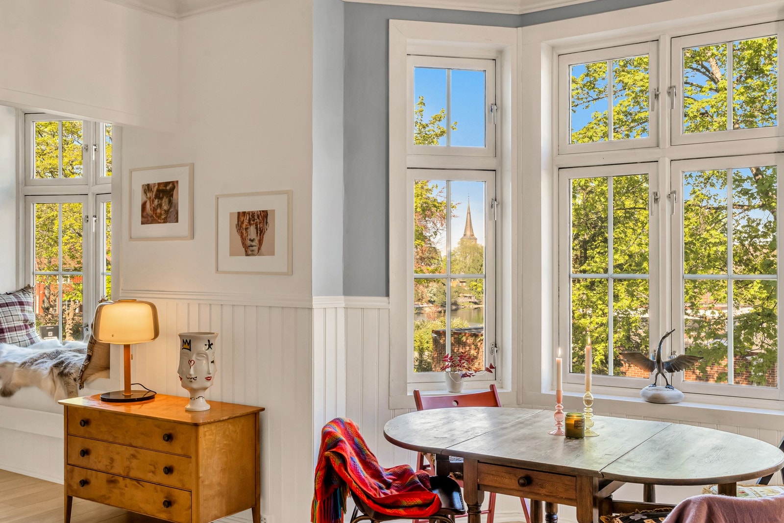 Fra stuene har man nydelig utsikt mot Nidelva. Galleribilde