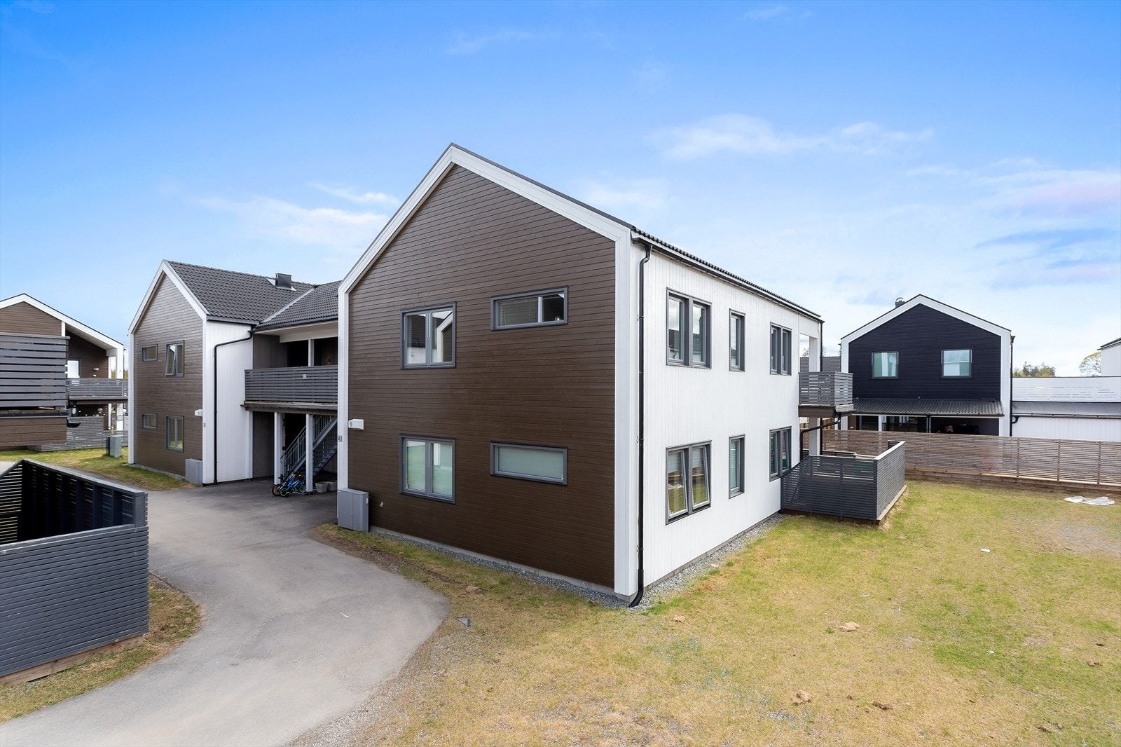 Lavblokk med moderne finish Galleribilde