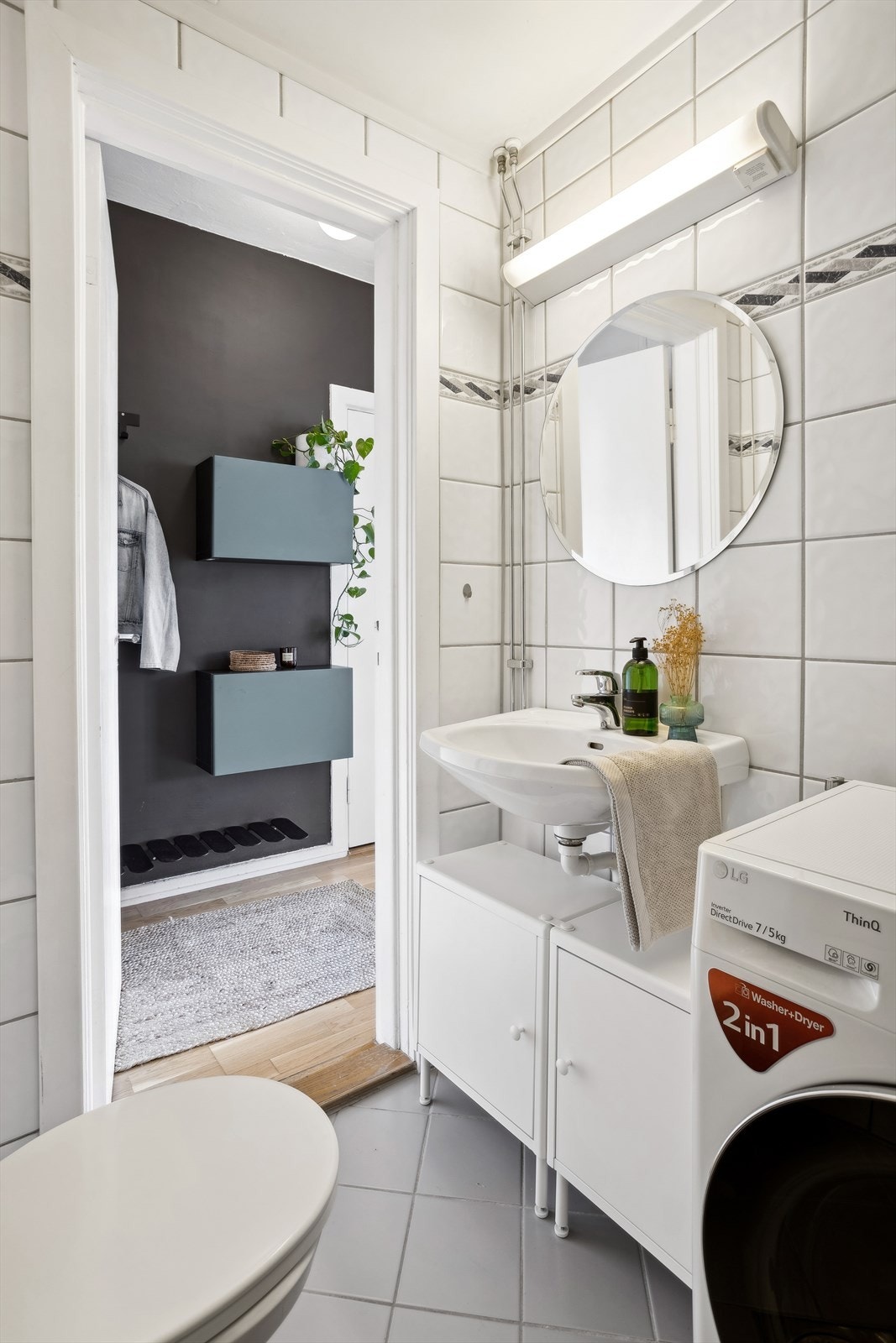 Vaskemaskin med tørkefunksjon medfølger. Galleribilde