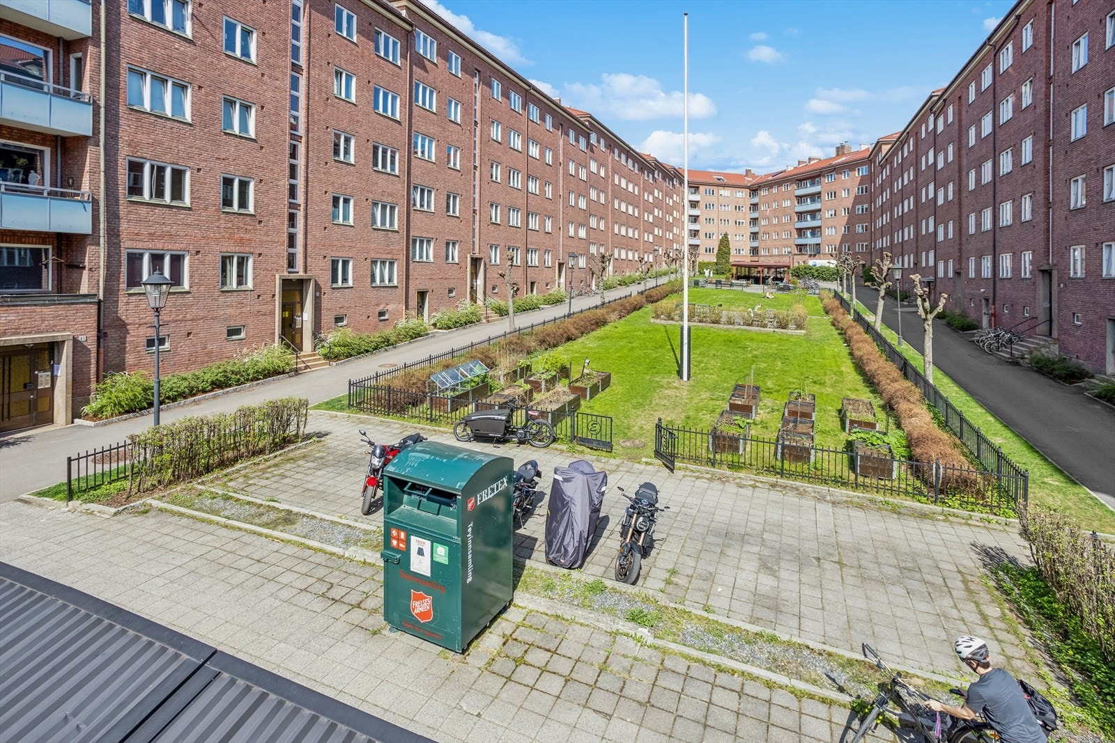 Den ikoniske bakgården fra serien "Borettslaget" Galleribilde