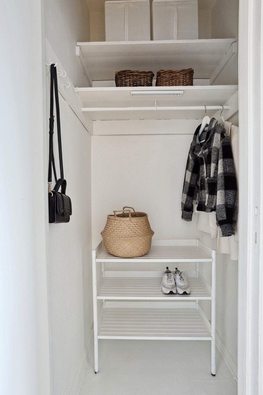 Praktisk innvendig bod med plass til det du trenger. Galleribilde