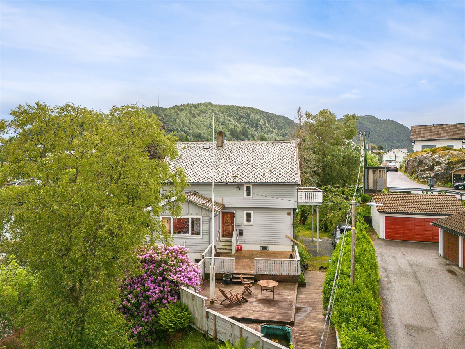 Kort vei til Laksevåg senter og ca. 7-8 min. kjøring til Bergen sentrum. Galleribilde