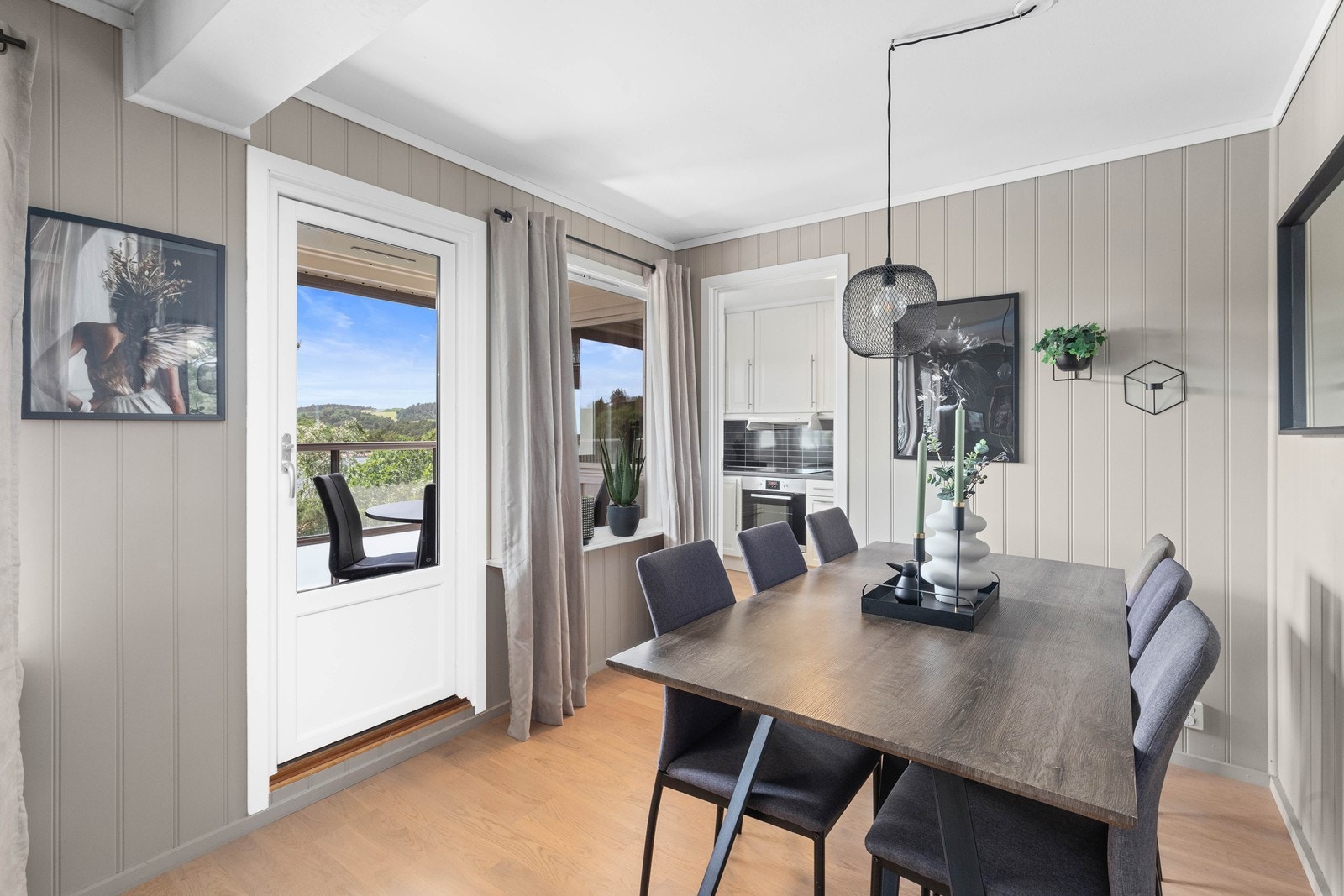 Utgang til veranda fra stue Galleribilde