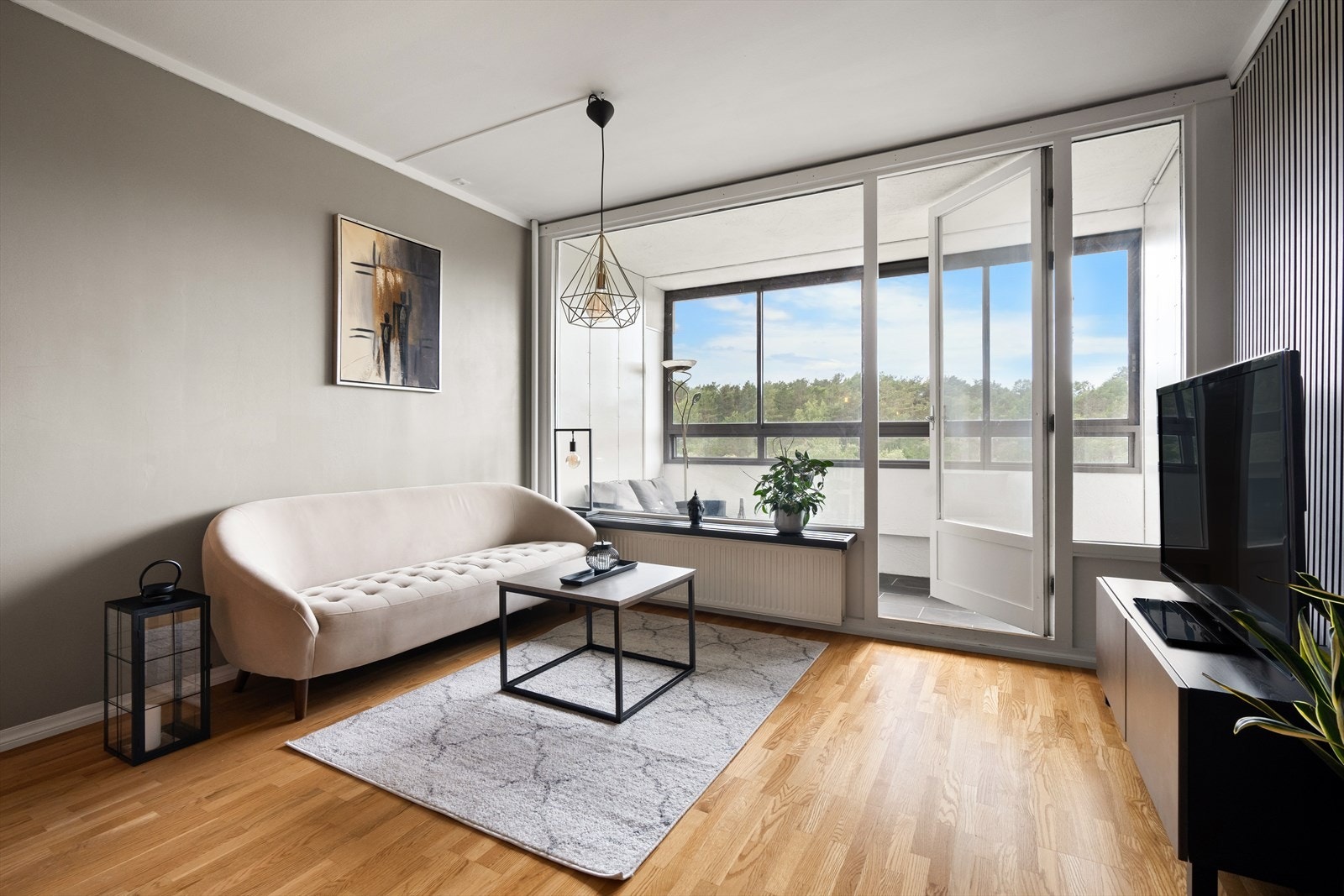 Fra stuen har man utgang til en herlig innglasset balkong. Galleribilde