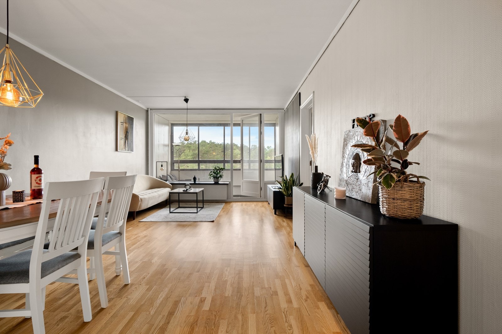 Videre tar vi turen ut i stuen. Galleribilde