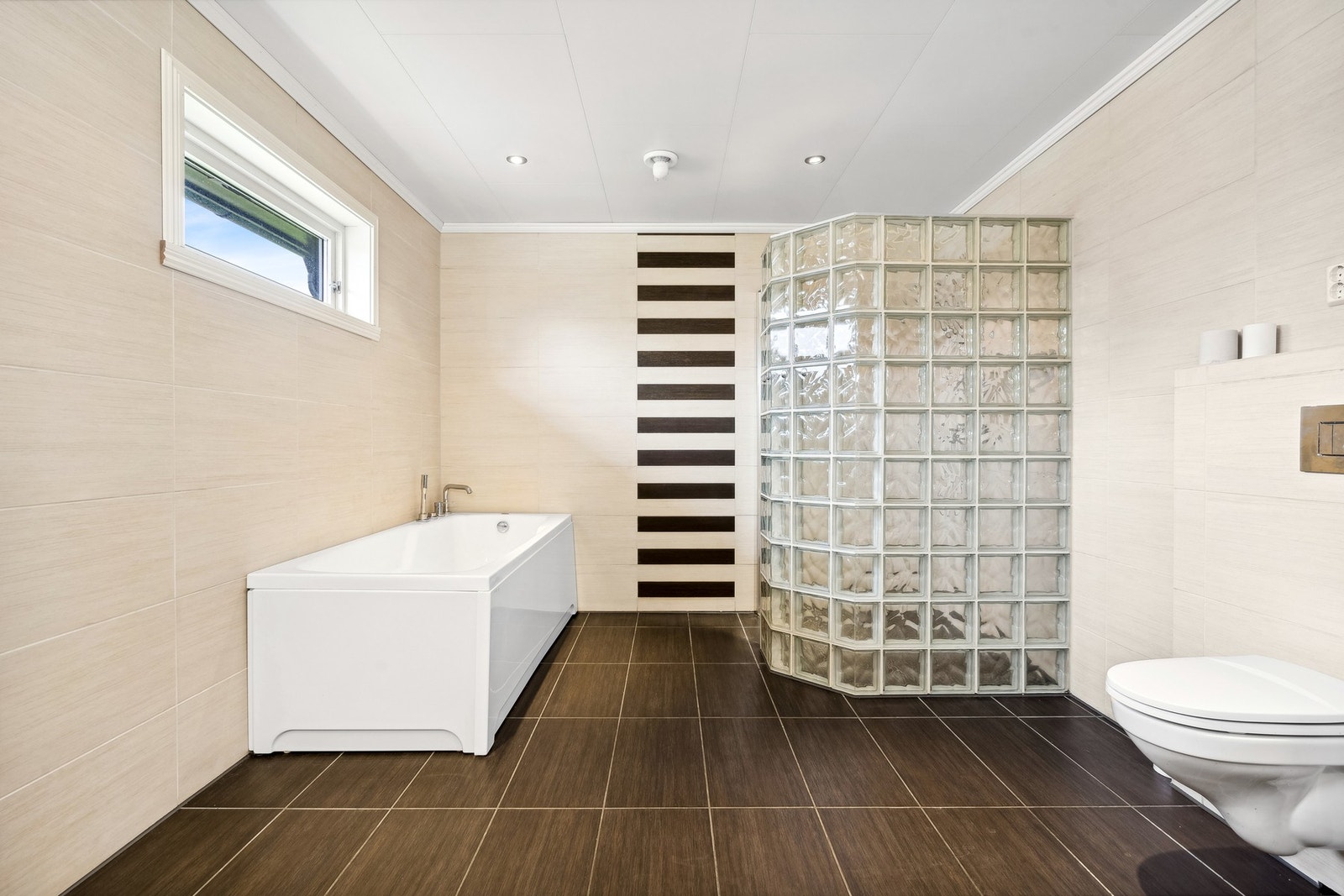 Flislagt vegger og gulv for et rent og moderne utseende Galleribilde