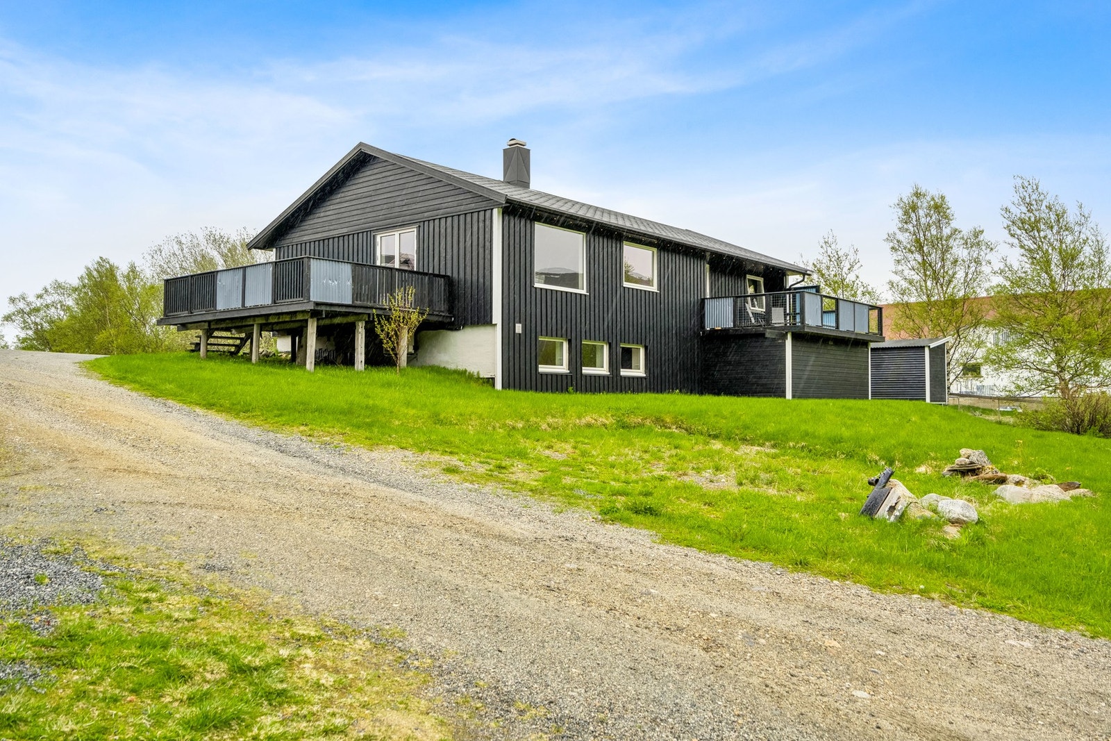 EiendomsMegler 1 med Rikard Myrvang har gleden av å presentere Velsvågveien 85! Galleribilde