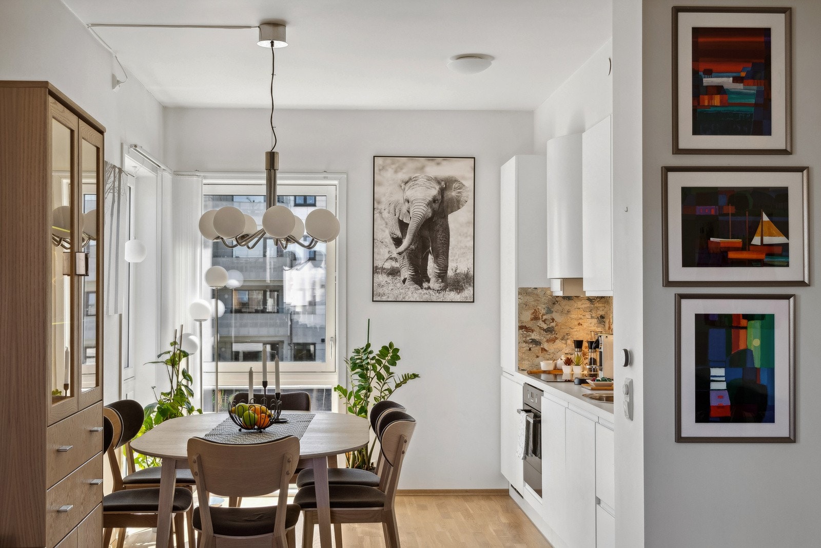 Det stilrene farge- og materialvalget gir rom for egen, kreativ innredning. Galleribilde