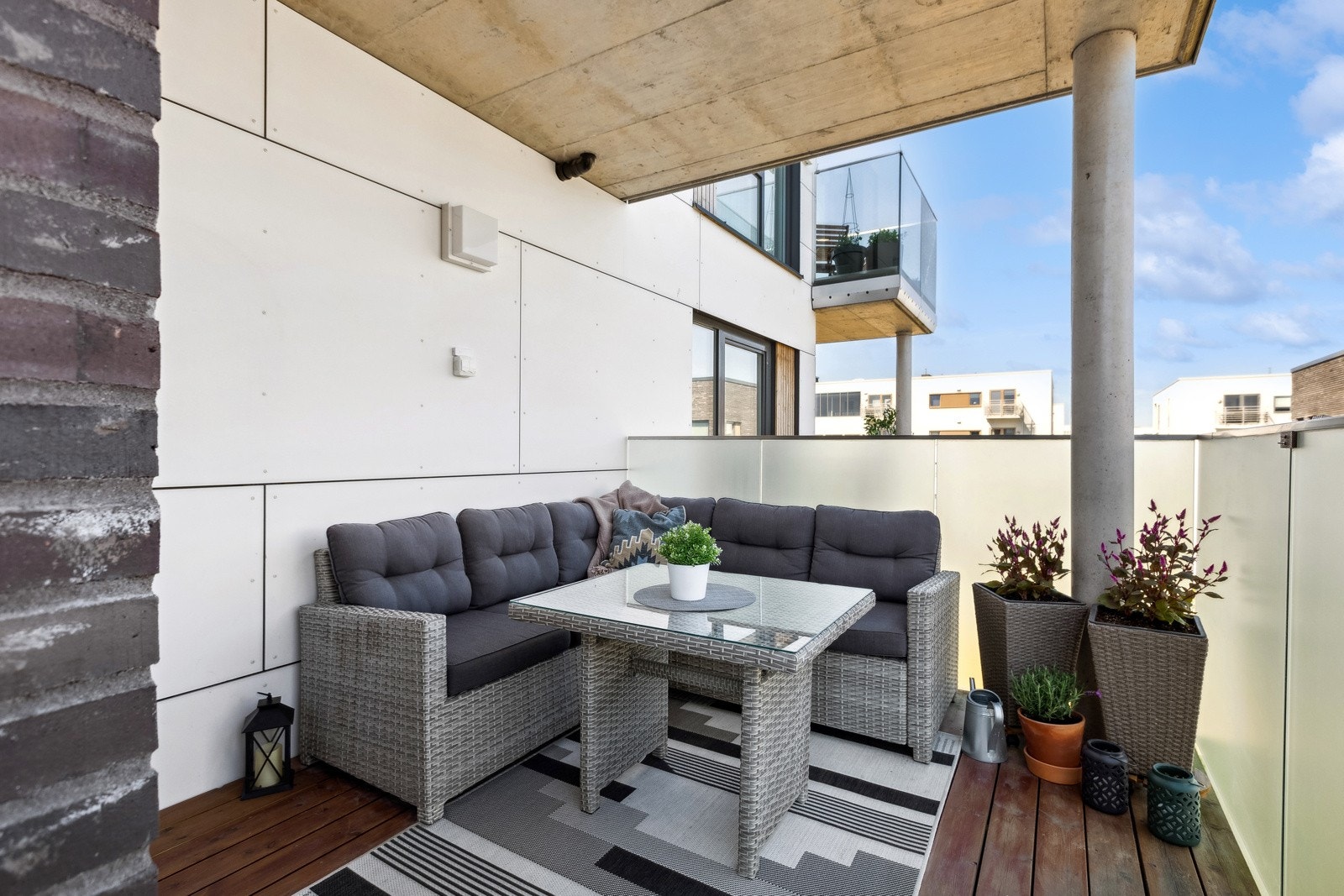 Leiligheten har en lun, overbygd balkong på ca. 11,5 kvm mot nordøst. Galleribilde