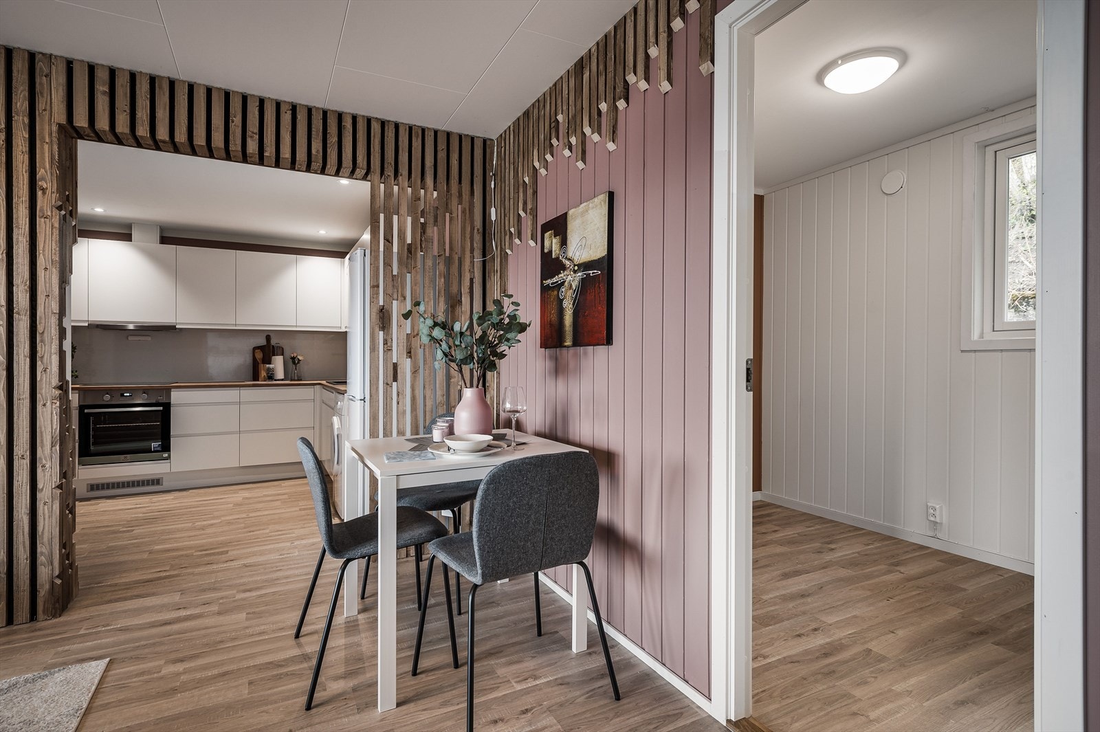 Plass til spisegruppe i stuen Galleribilde