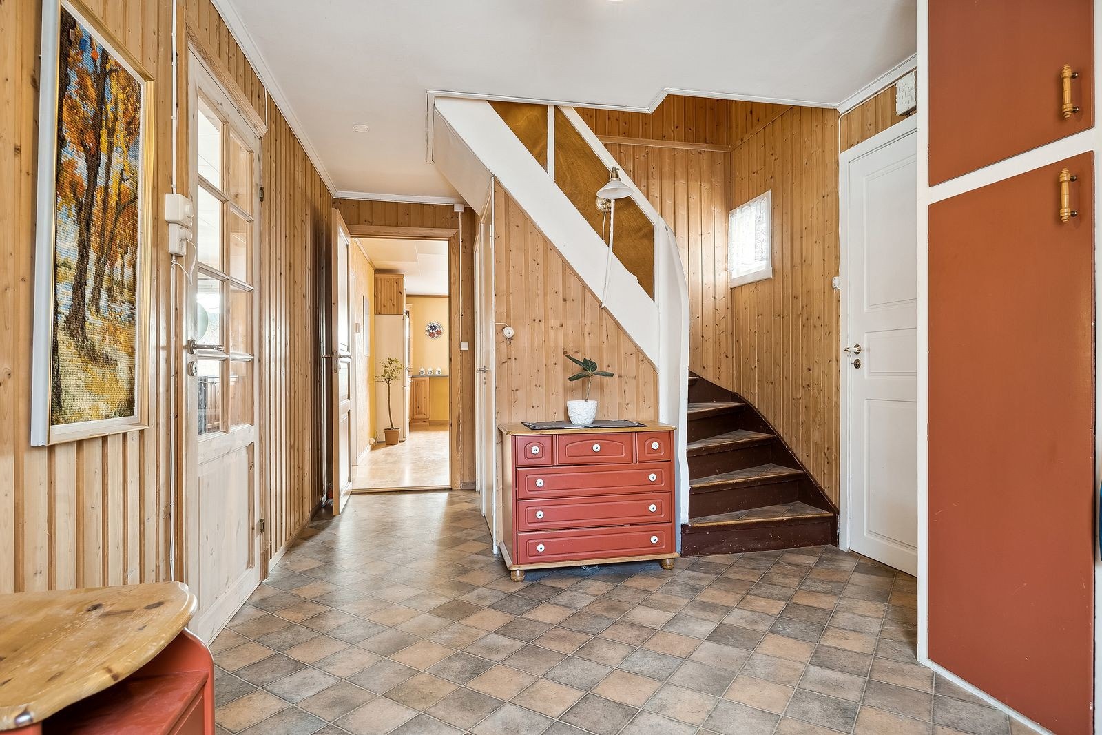 Både vegger og gulv er av god tilstand. Galleribilde