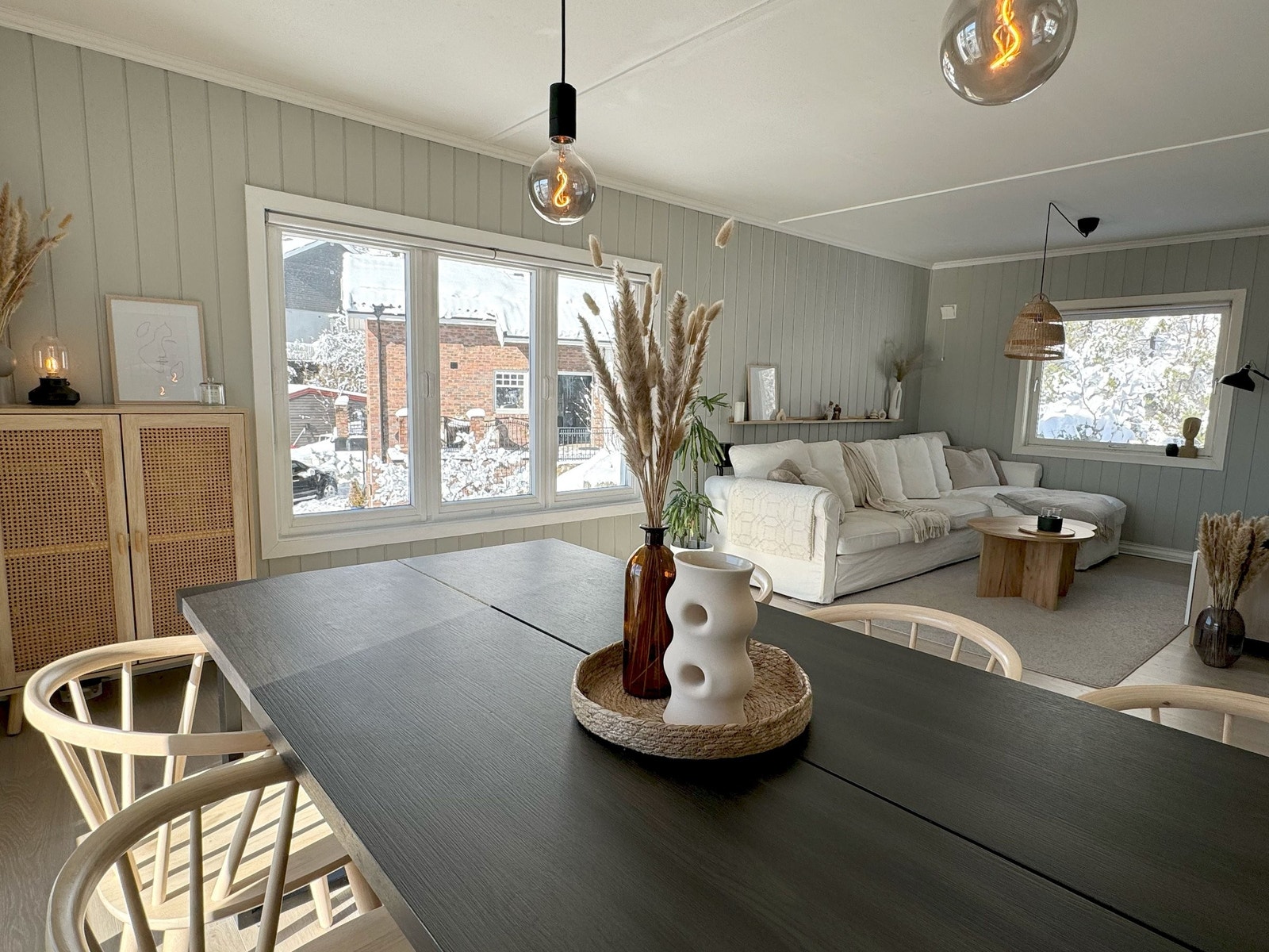 Her er det god plass til middagsgjester i tillegg til avslapping i sofaen. Galleribilde