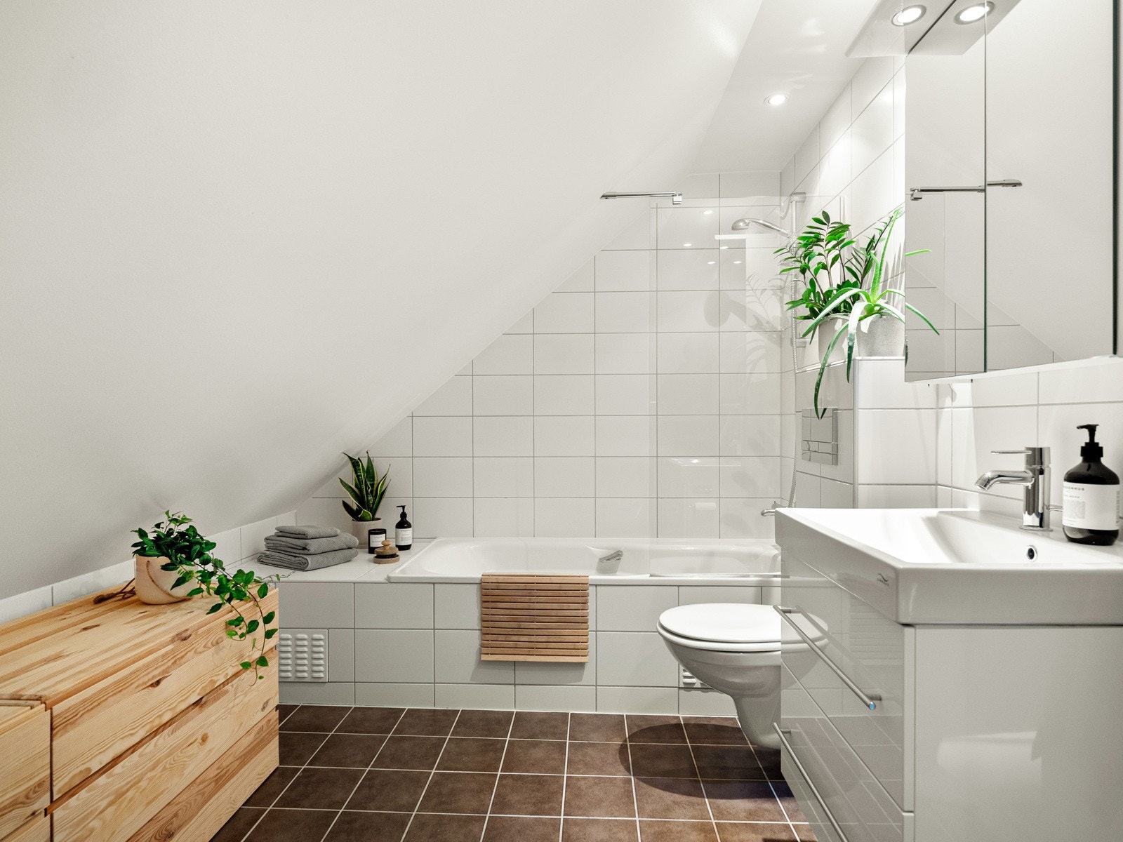 Et fantastisk bad for de med barn, eller de uten som liker å ta seg lange, varme bad i badekar. Galleribilde