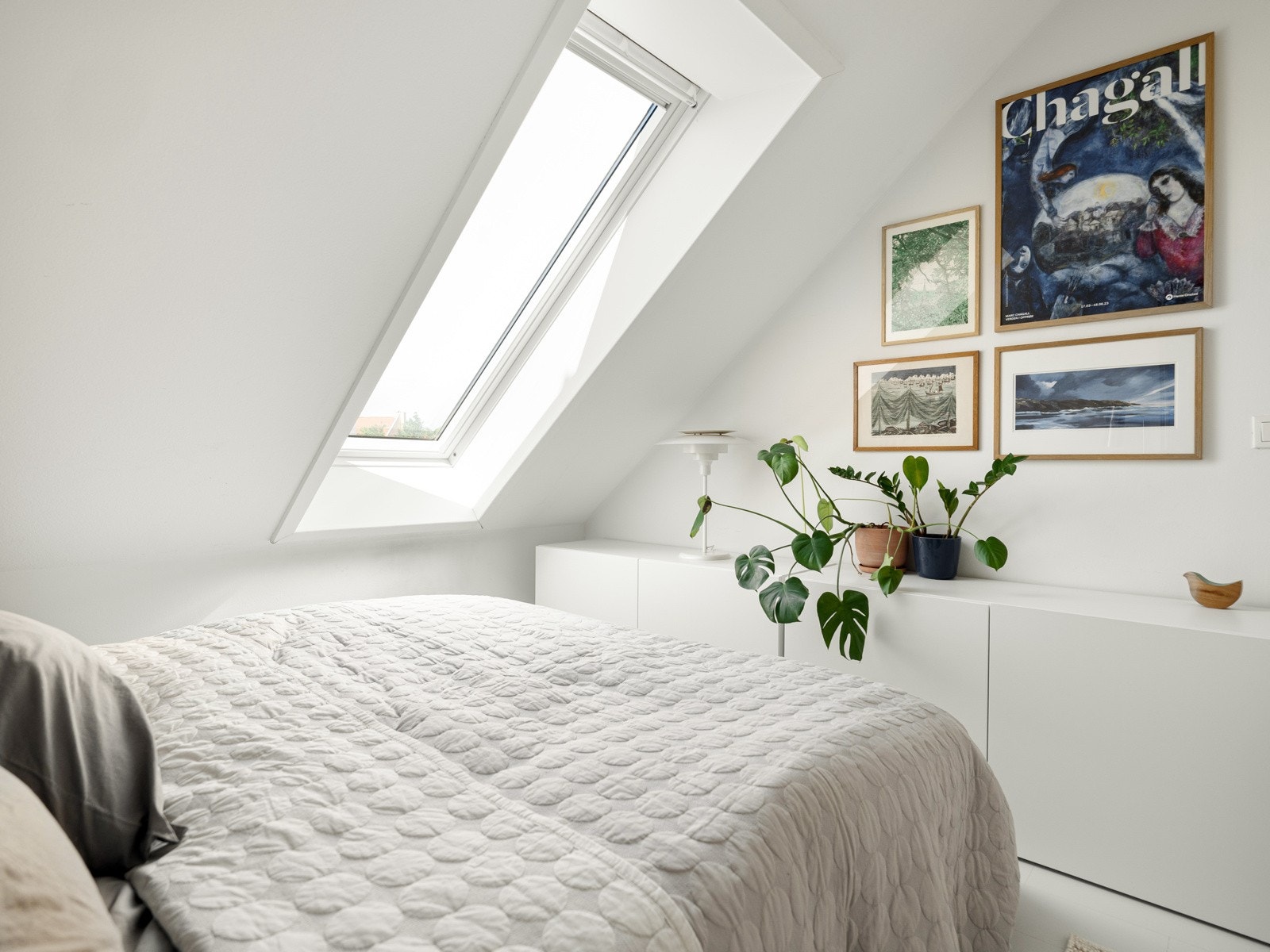 Takvinduet slipper inn mengder av dagslys ... Galleribilde