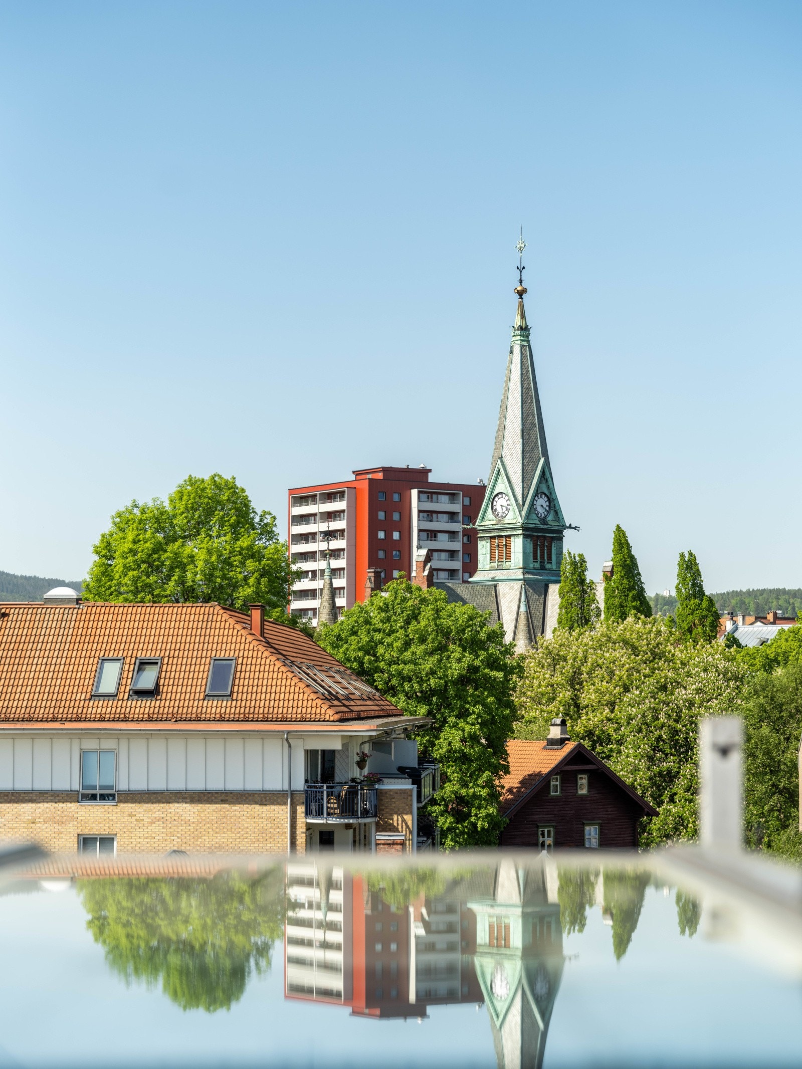 Dette er virkelig en unik mulighet til å skaffe seg en herlig toppleilighet over to plan, med sentral og god beliggenhet på Sagene. Og ja, du får denne utsikten fra soverommet! Galleribilde
