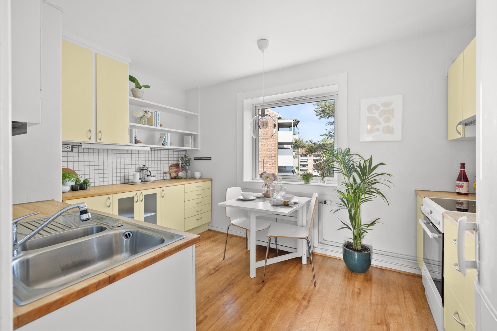 Kjøkken med spiseplass Galleribilde