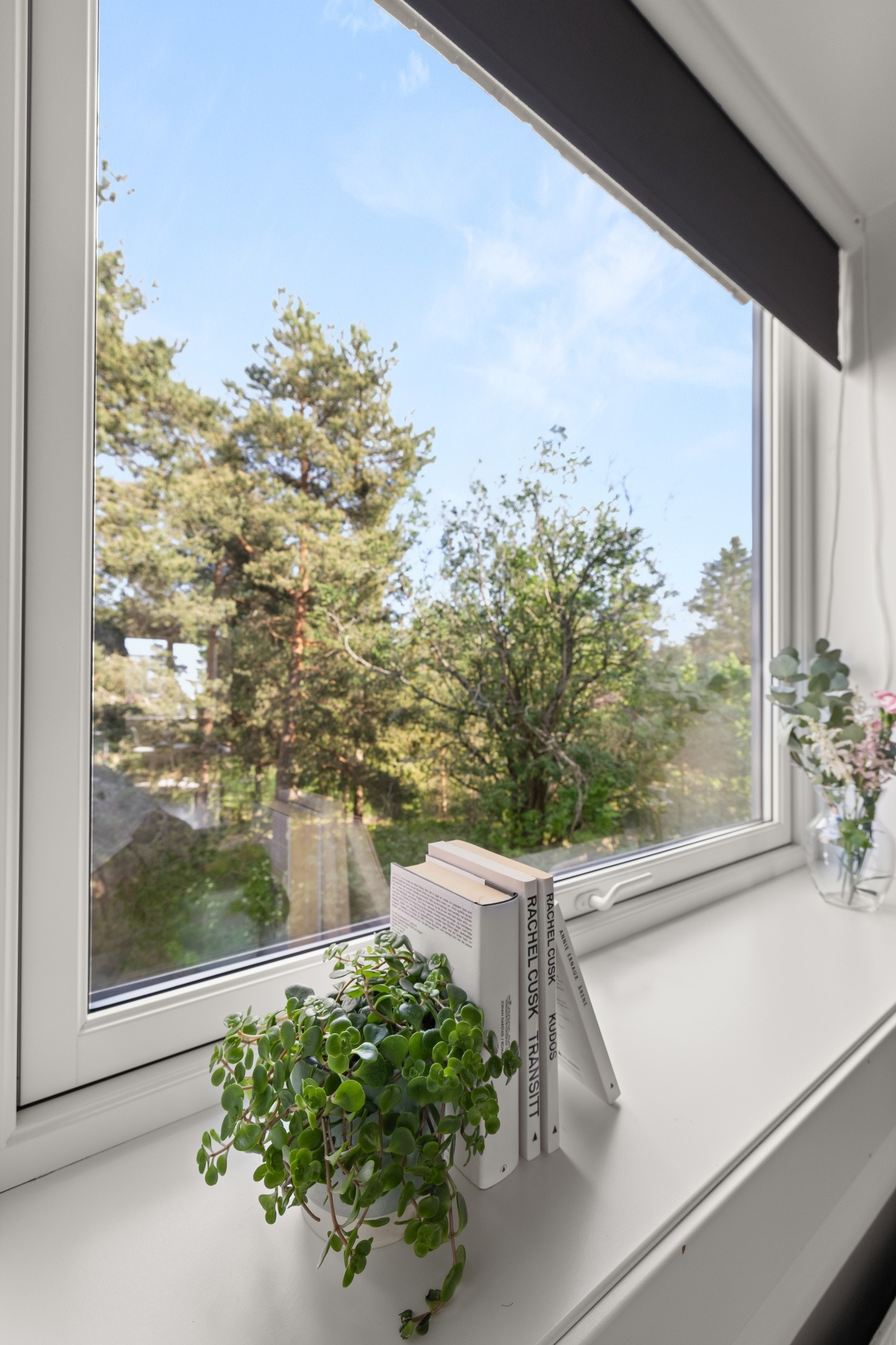 Utsyn fra soverommet til grøntområde/fellesareal Galleribilde