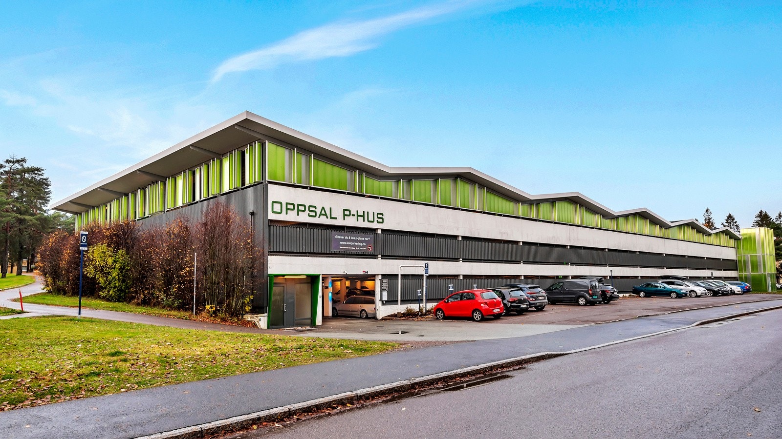 Borettslaget leier ut 125 parkeringsplasser og 33 garasjer etter ventelister. Mulighet for leie av garasjeplass i Oppsal P-Hus ved ledighet Galleribilde