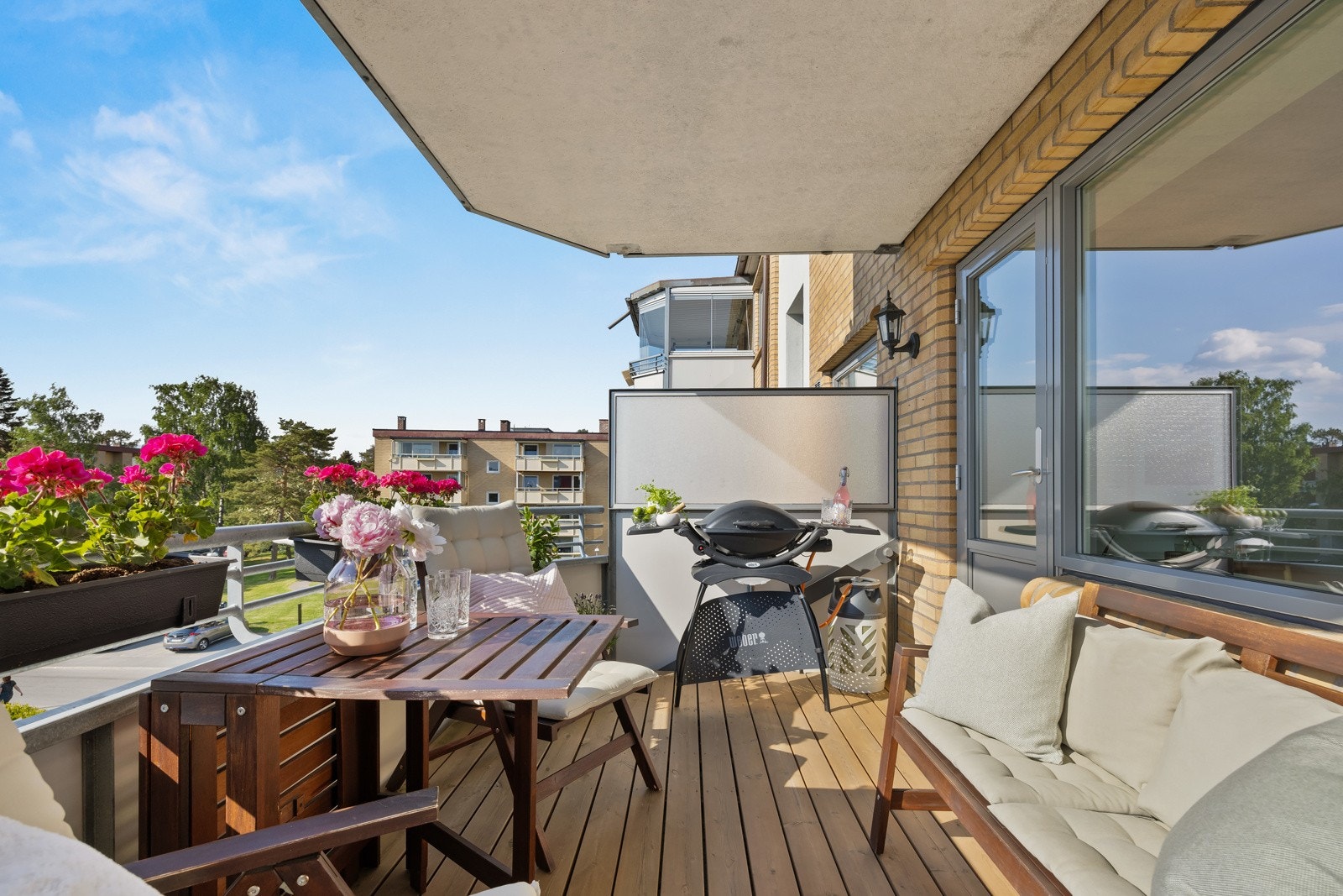 God plass til utmøblement og grill Galleribilde