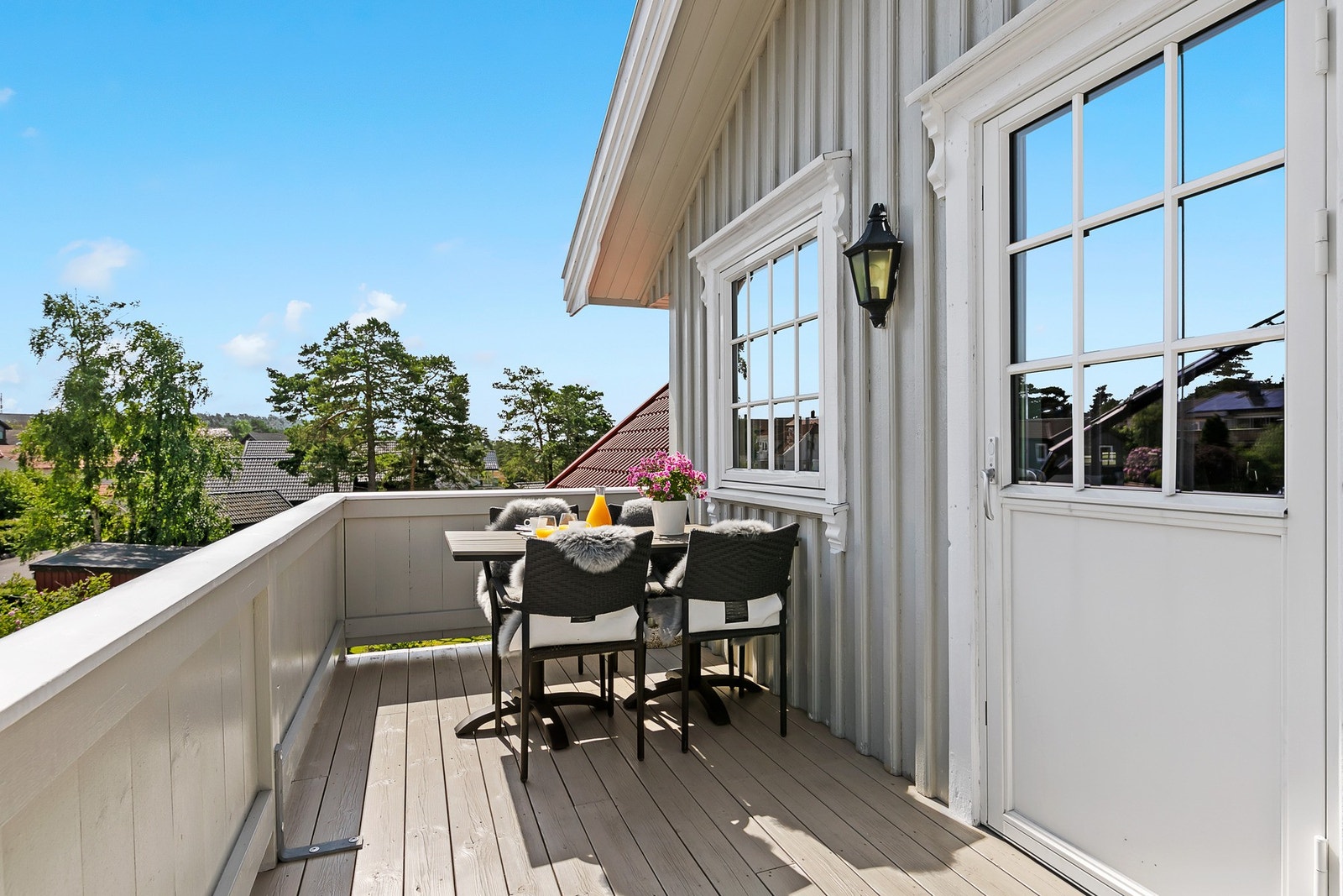 Balkong på 11m² med god plass til utemøblement. Galleribilde