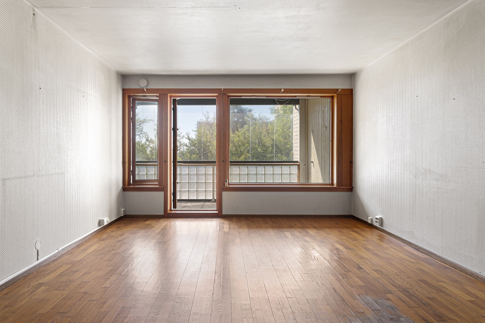 Felleskostnadene inkluderer bl.a. varmtvann, TV/bredbånd og vaktmestertjeneste. Galleribilde