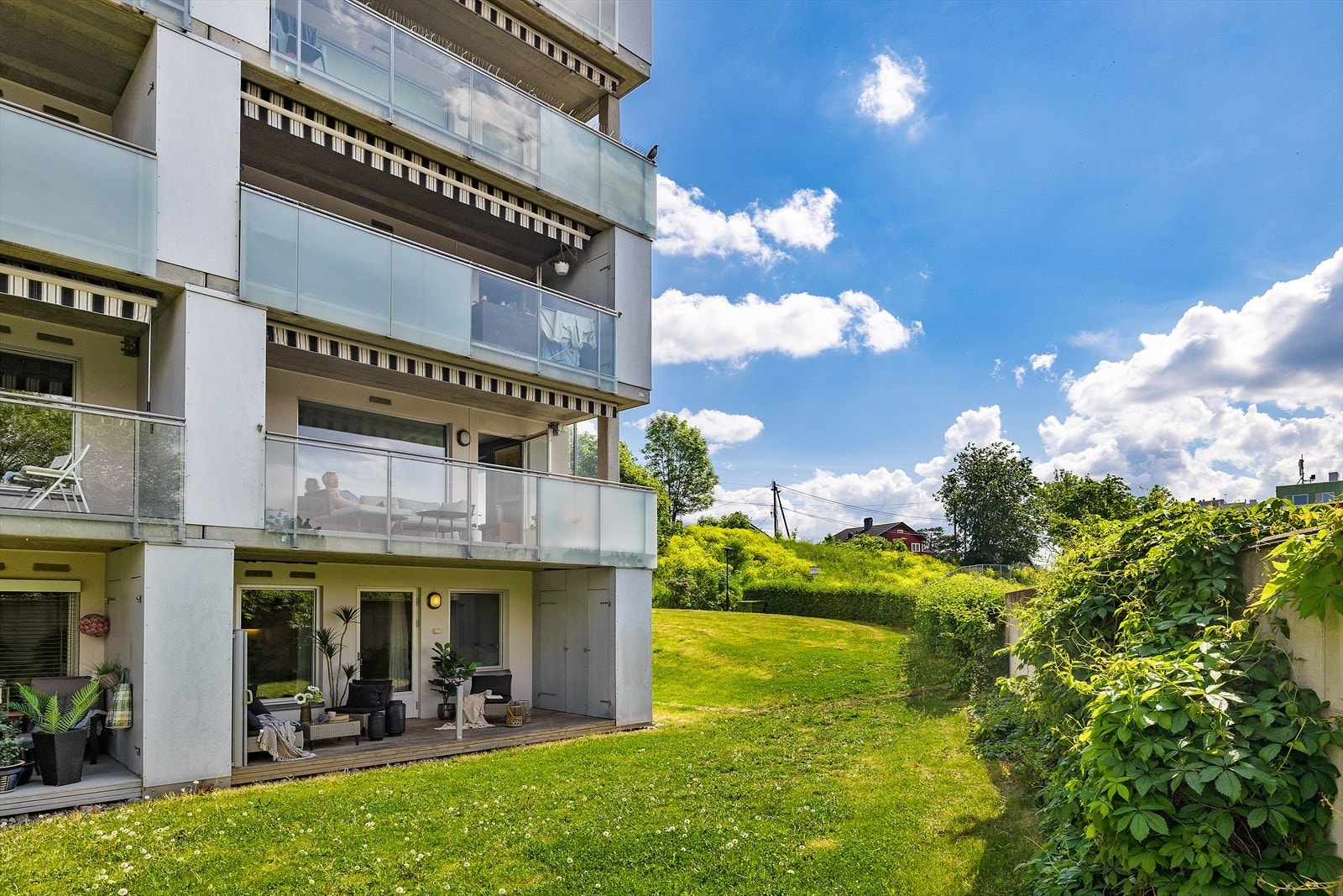 Fasade/hage Galleribilde