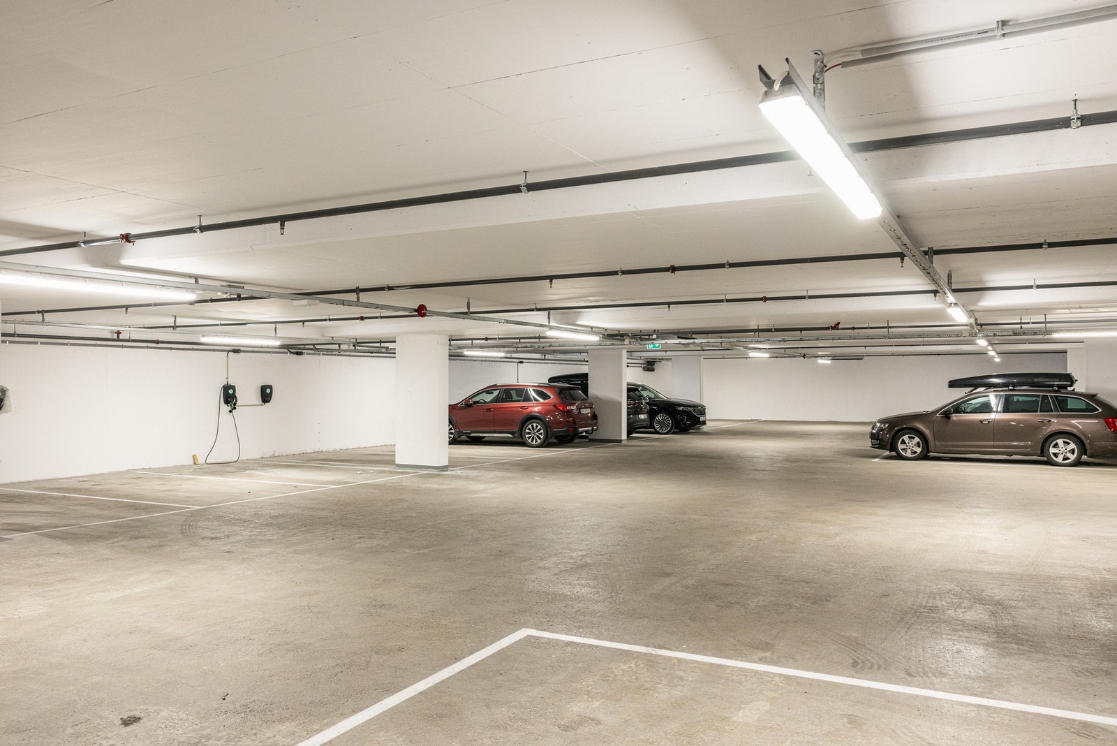 Leiligheten medfølger én garasjeplass med el-bil lader. Galleribilde