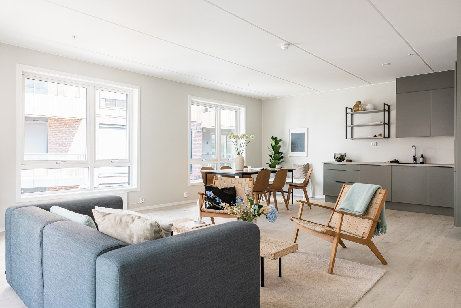 Stilren innredning og gode lysforhold. Galleribilde