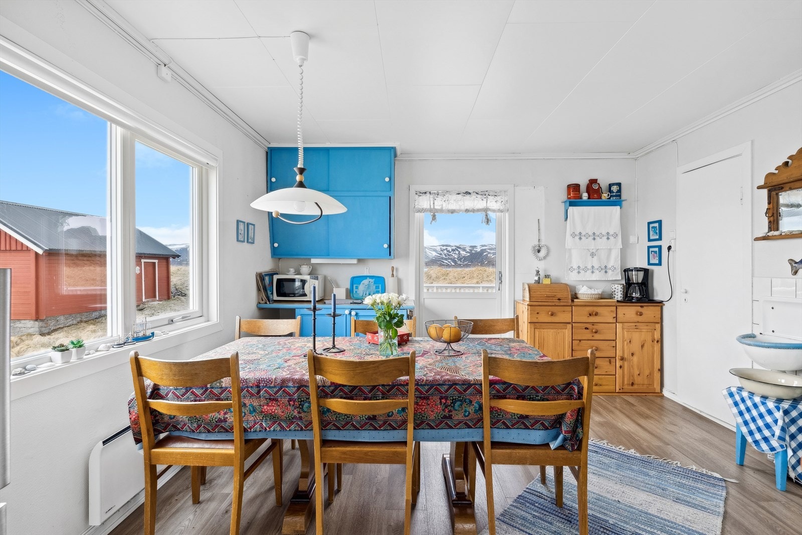 Fra kjøkkenet er det utgang til terrassen. Galleribilde