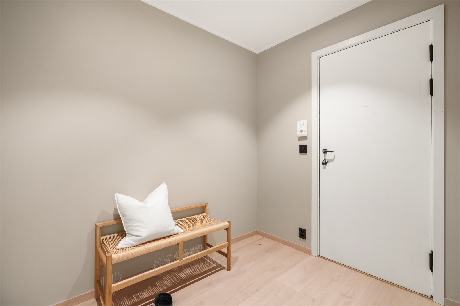 Velkommen inn til denne lyse og trivelig entréen. Galleribilde