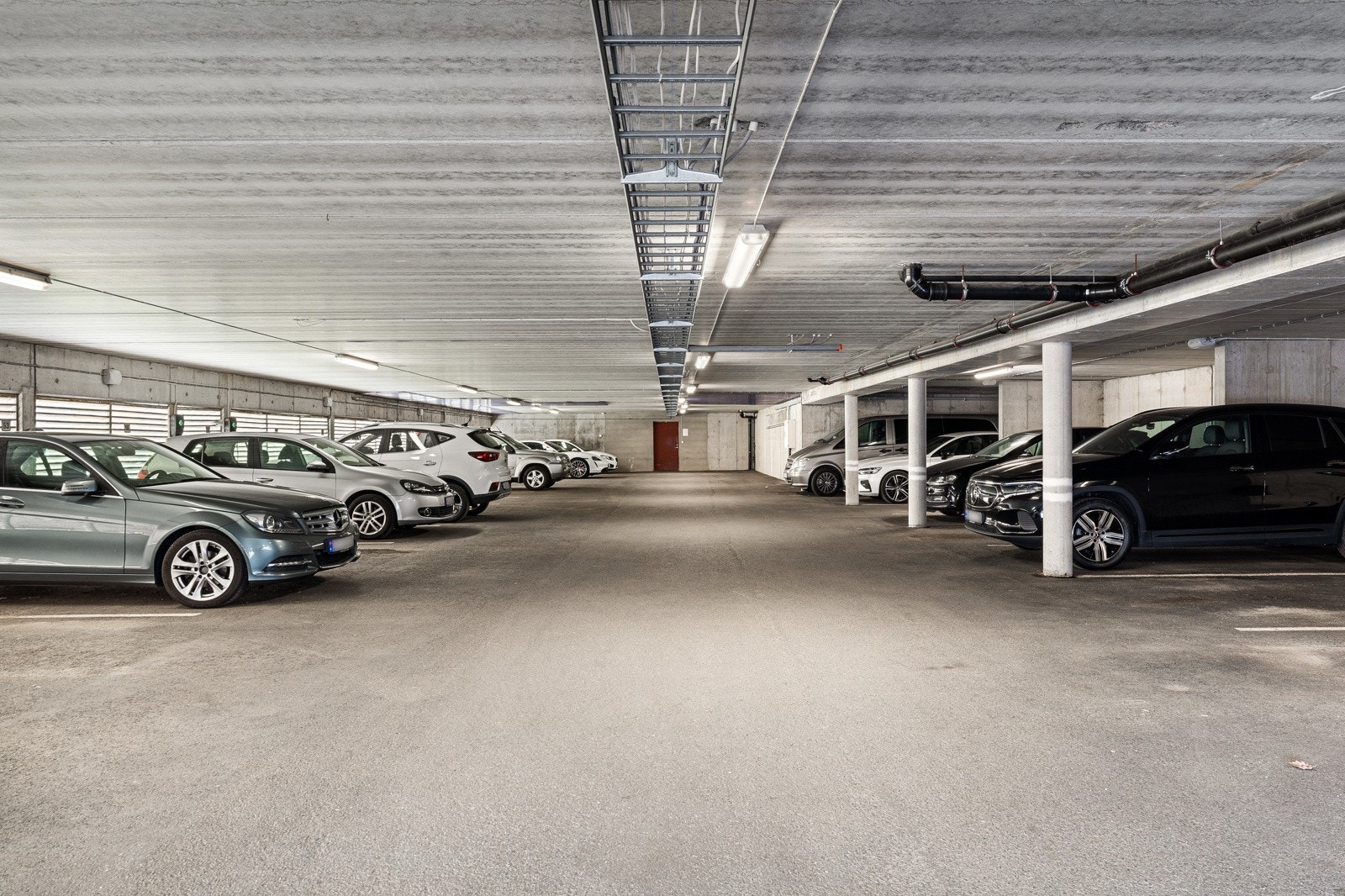 Det er medfølgende garasjeplass med mulighet for EL-billader. Galleribilde