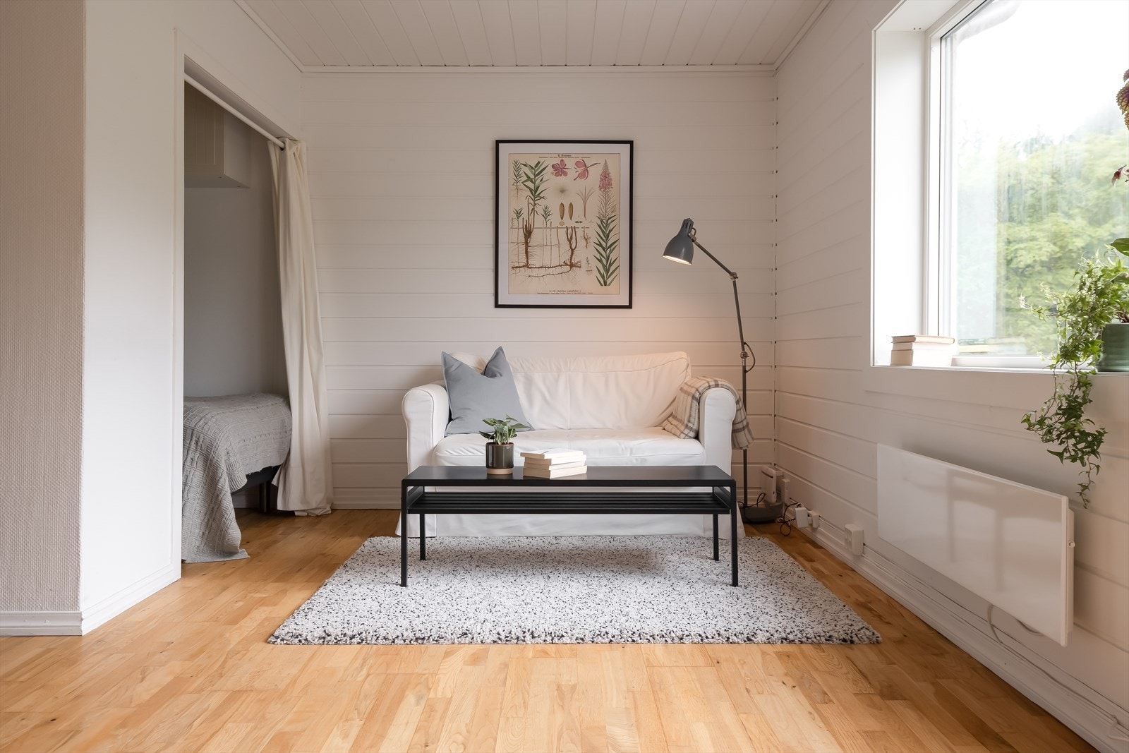 Det er gode kollektivforbindelser i området, og nærmeste bussholdeplass er kun 230 m fra leiligheten. Galleribilde