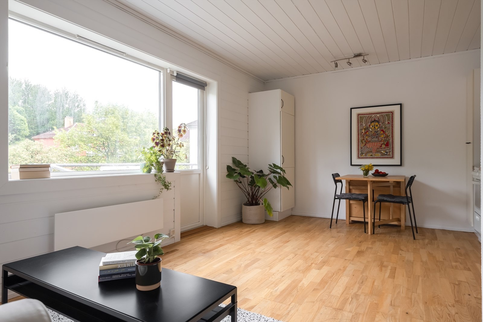 Stuen har god plass til flere møbleringsmuligheter. Galleribilde