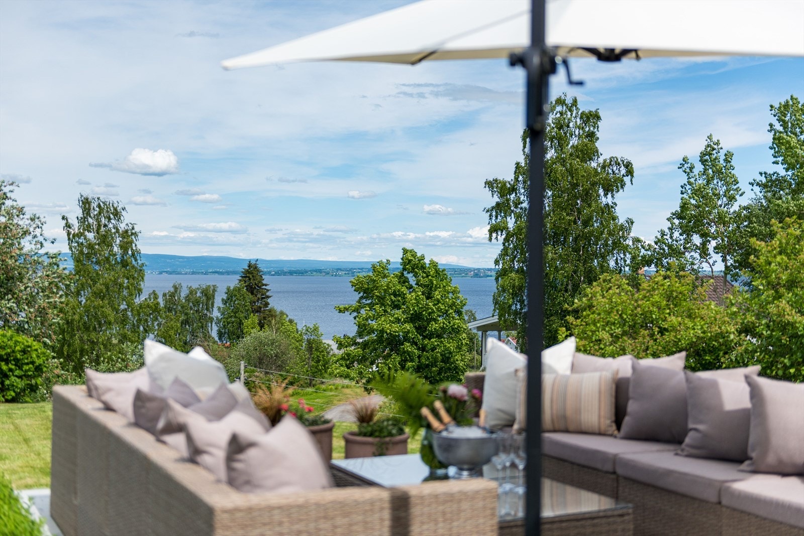Nærhet og utsikt til Mjøsa Galleribilde