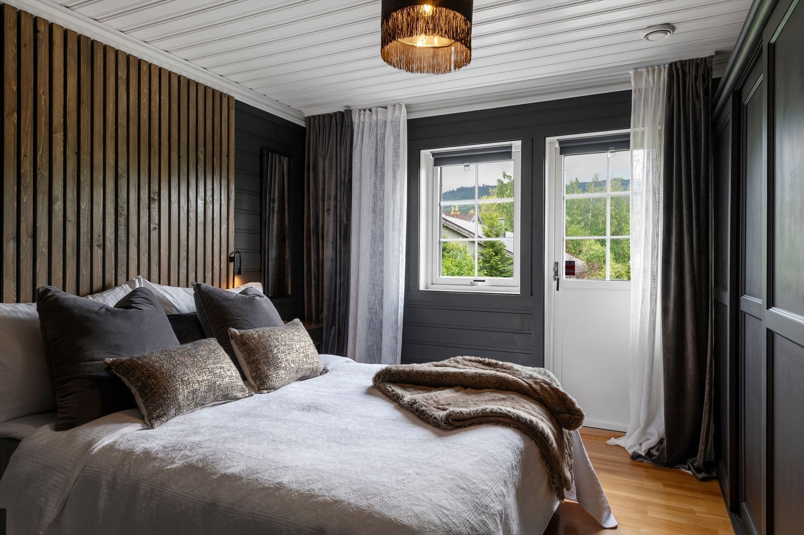 Hovedsoverom med utgang til balkong Galleribilde