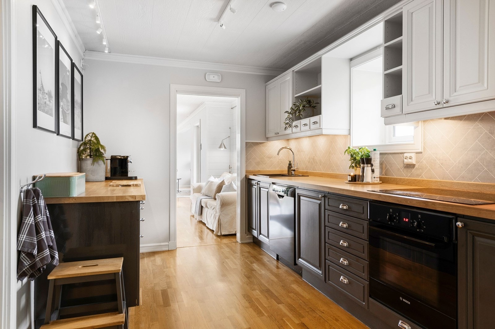 Laminat
benkeplate og integrerte hvitevarer Galleribilde
